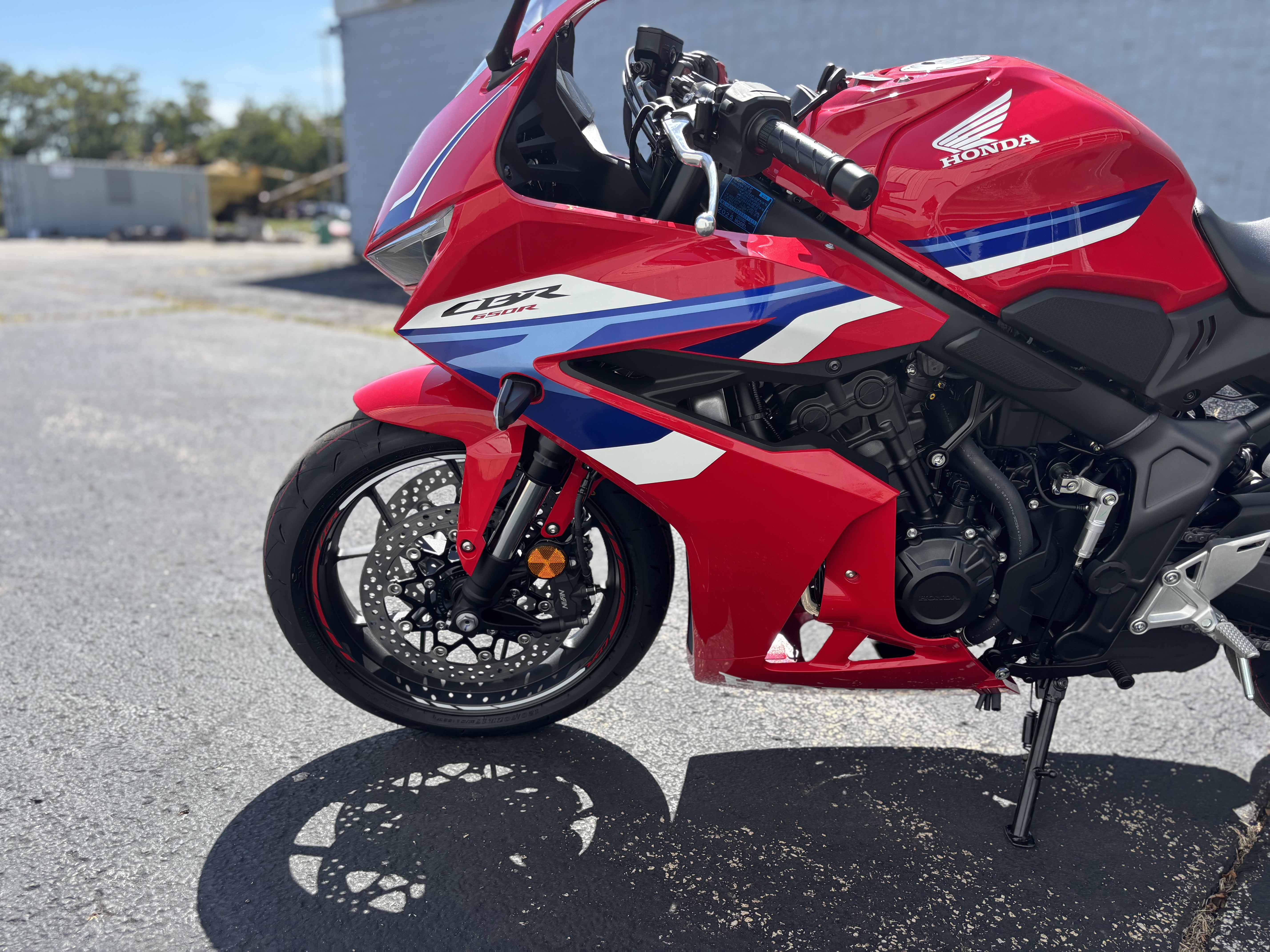 2025 Honda CBR650R E-CLUTCH - Photo 9