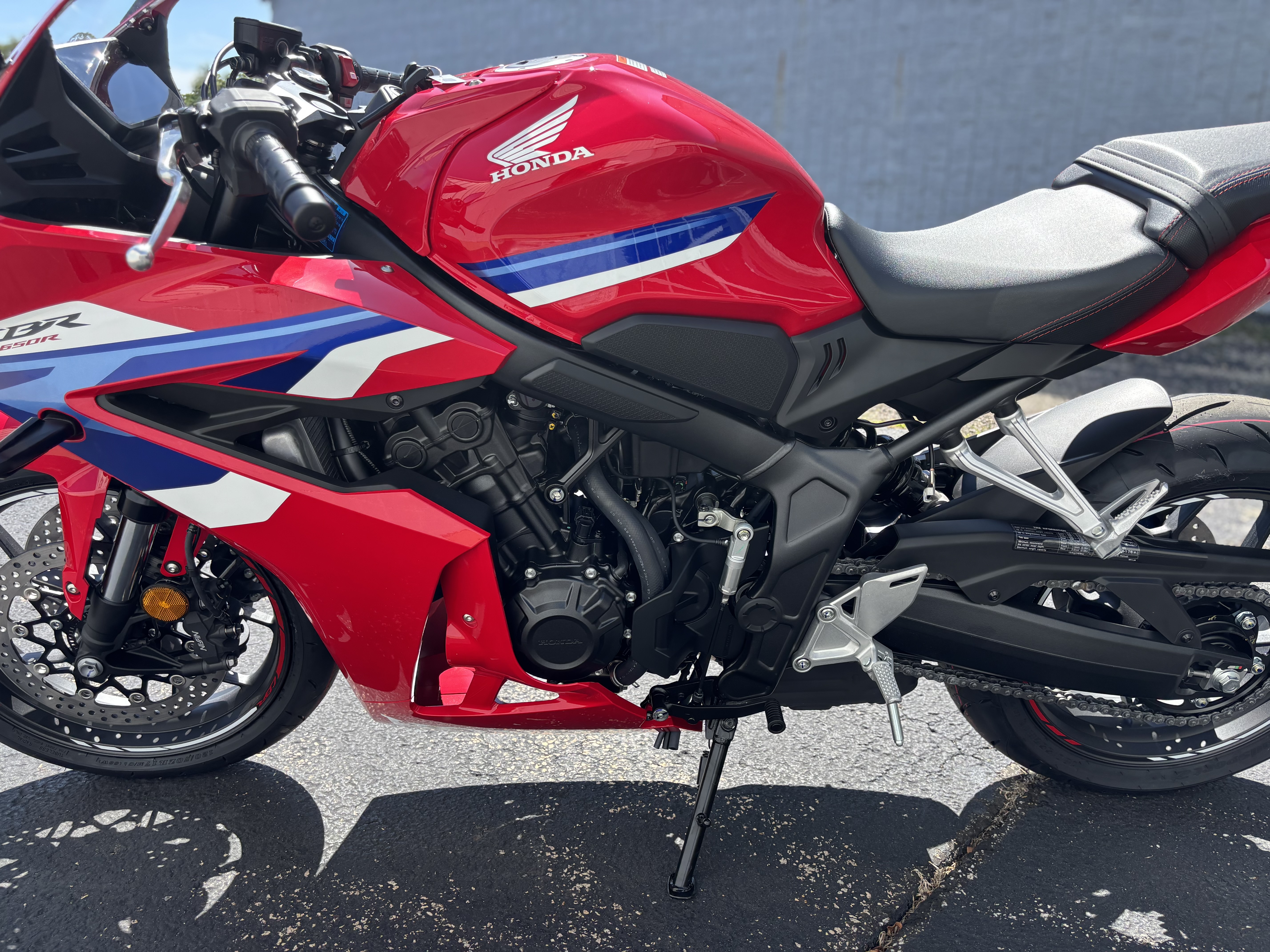 2025 Honda CBR650R E-CLUTCH - Photo 10