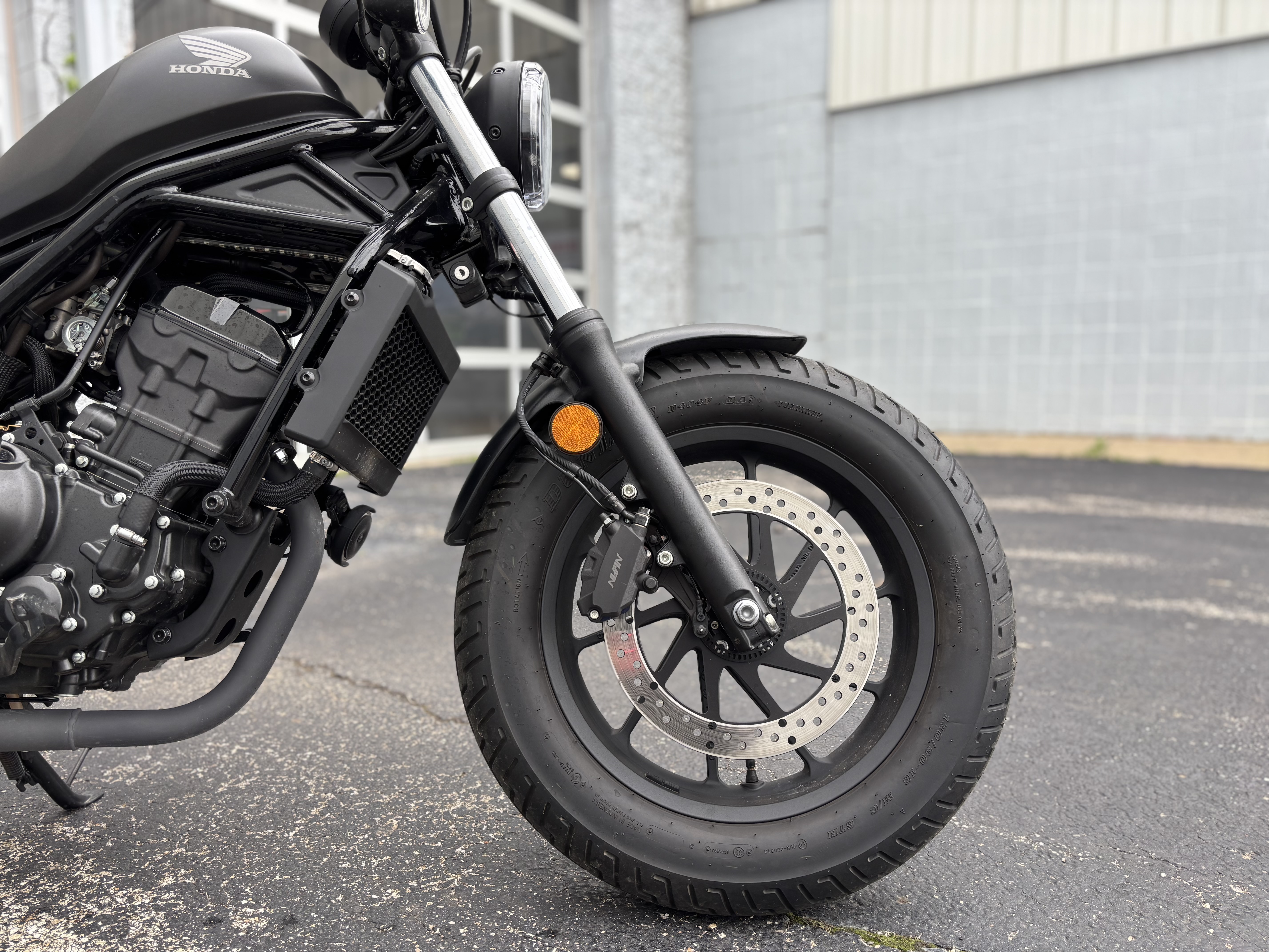 2025 Honda REBEL 300 - Photo 3