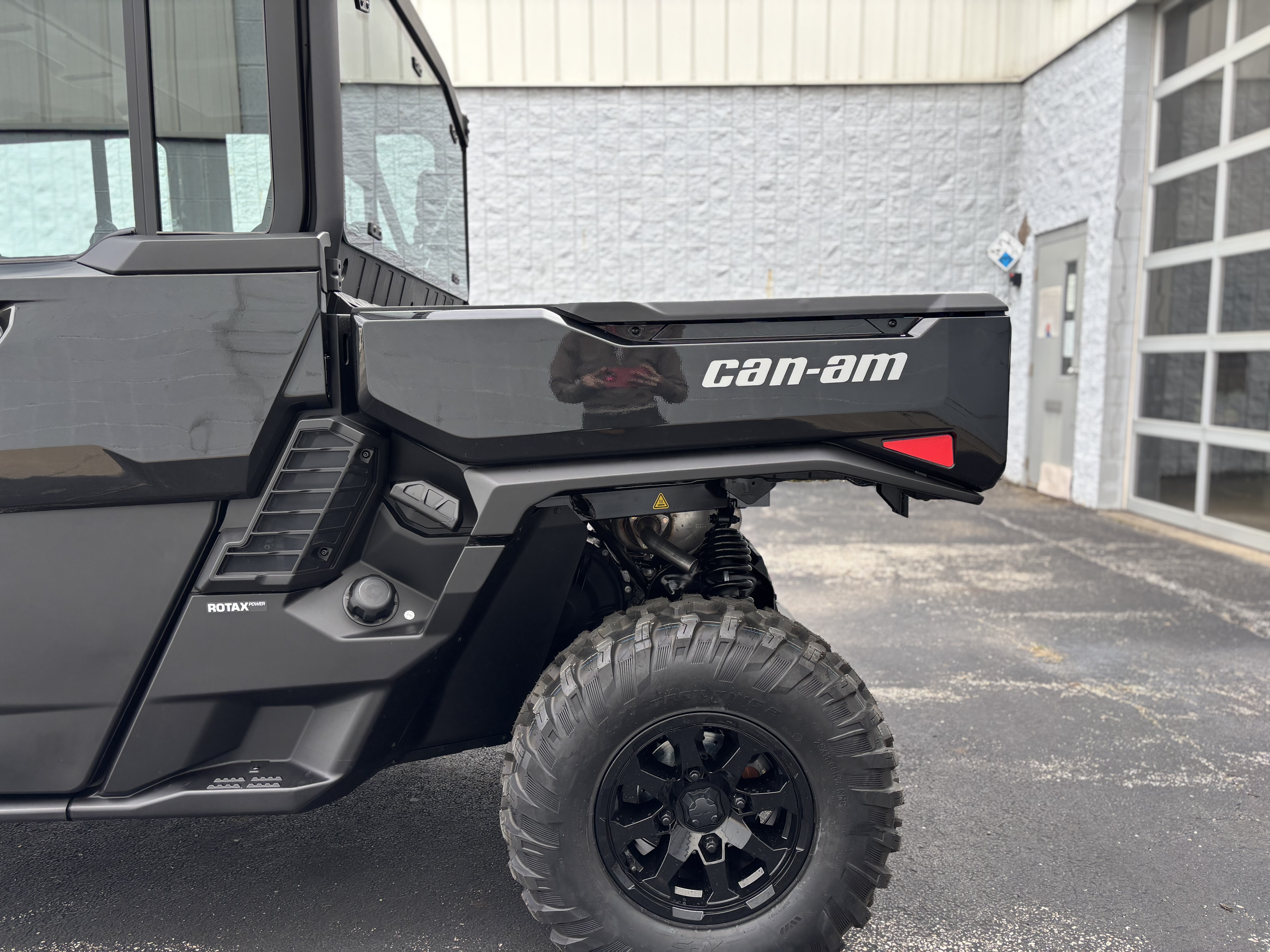 2026 Can-Am DEFENDER MAX XT CAB HD11 - Photo 10
