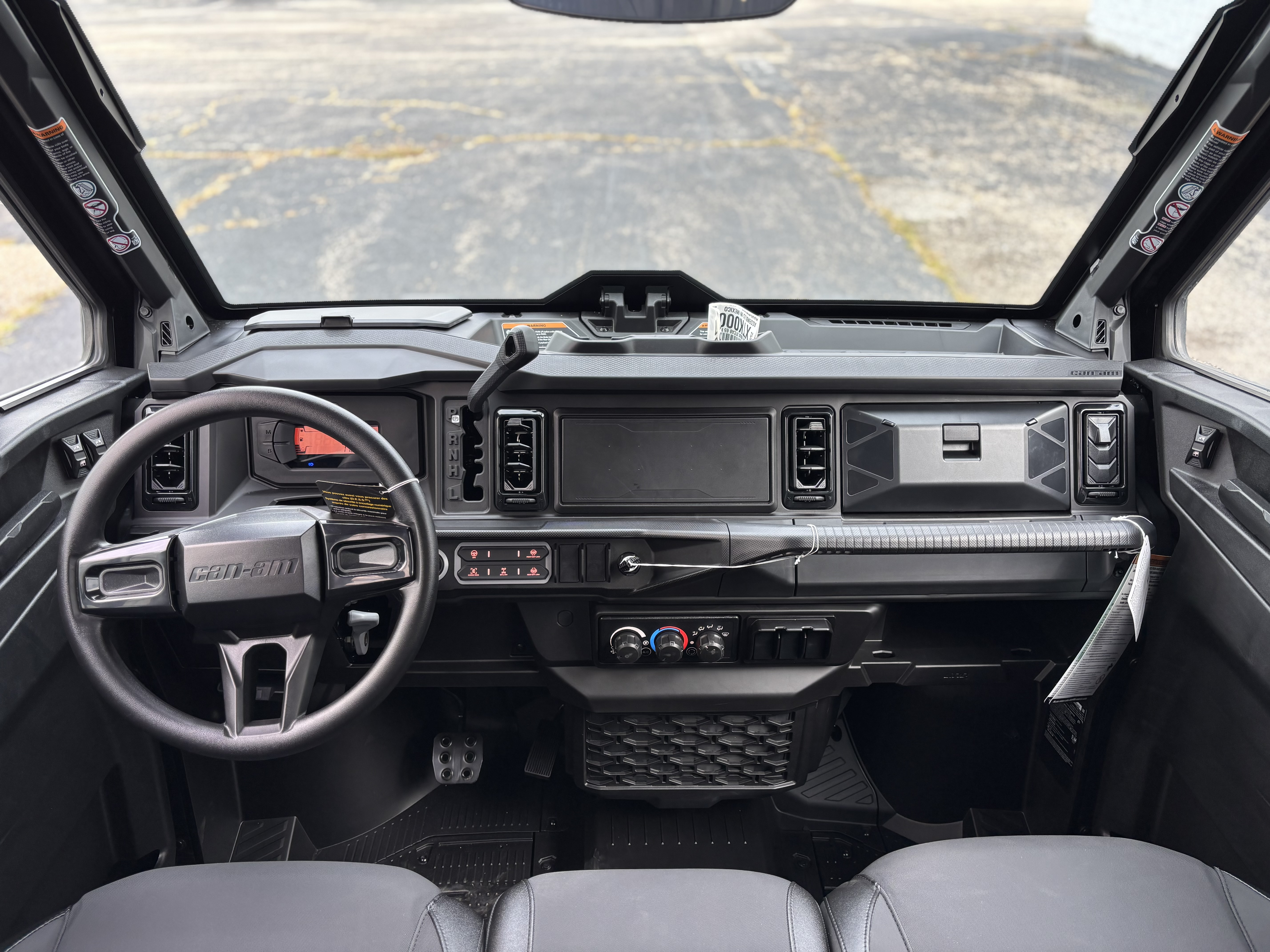 2026 Can-Am DEFENDER MAX XT CAB HD11 - Photo 13