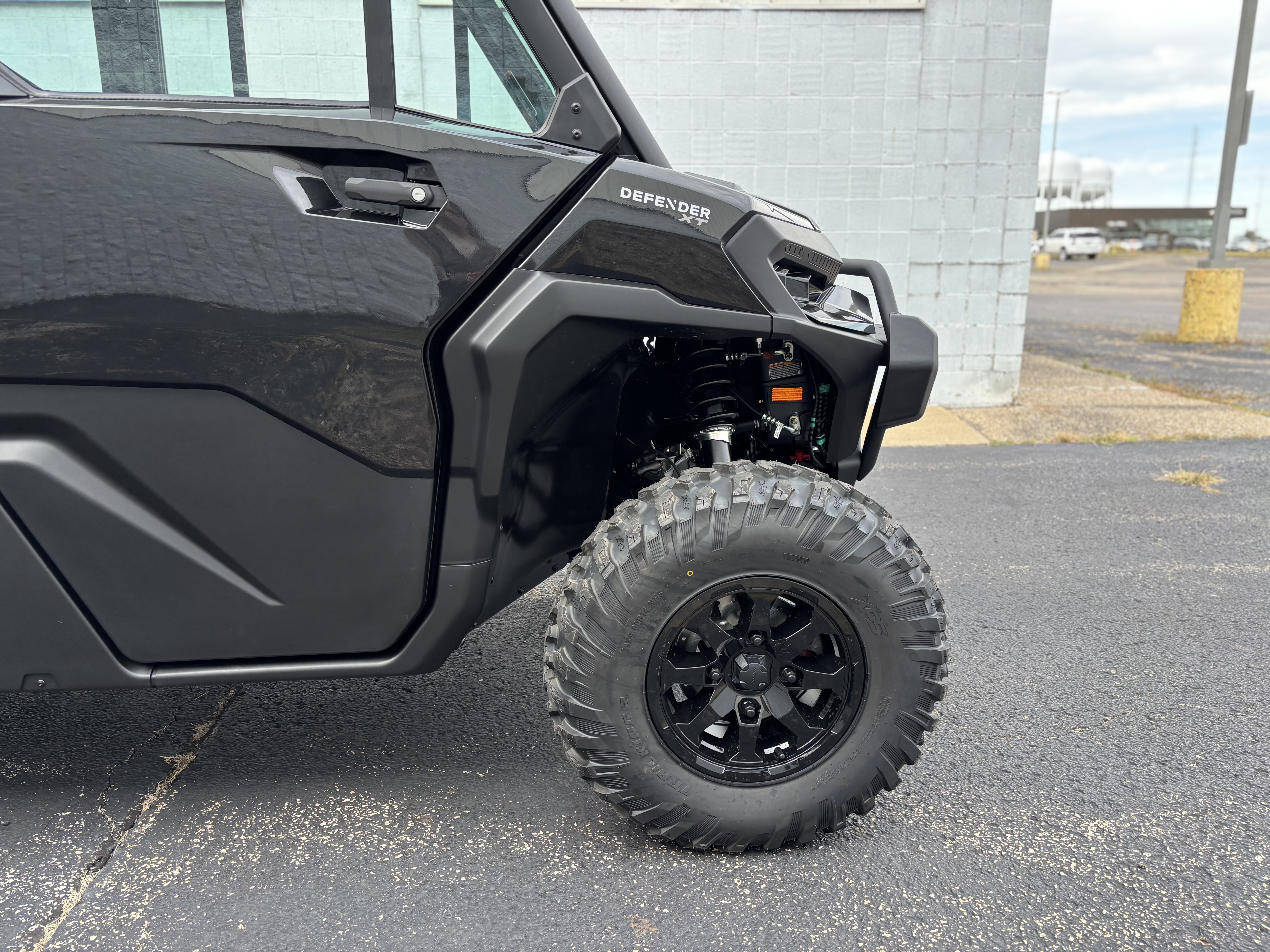 2026 Can-Am DEFENDER MAX XT CAB HD11 - Photo 3