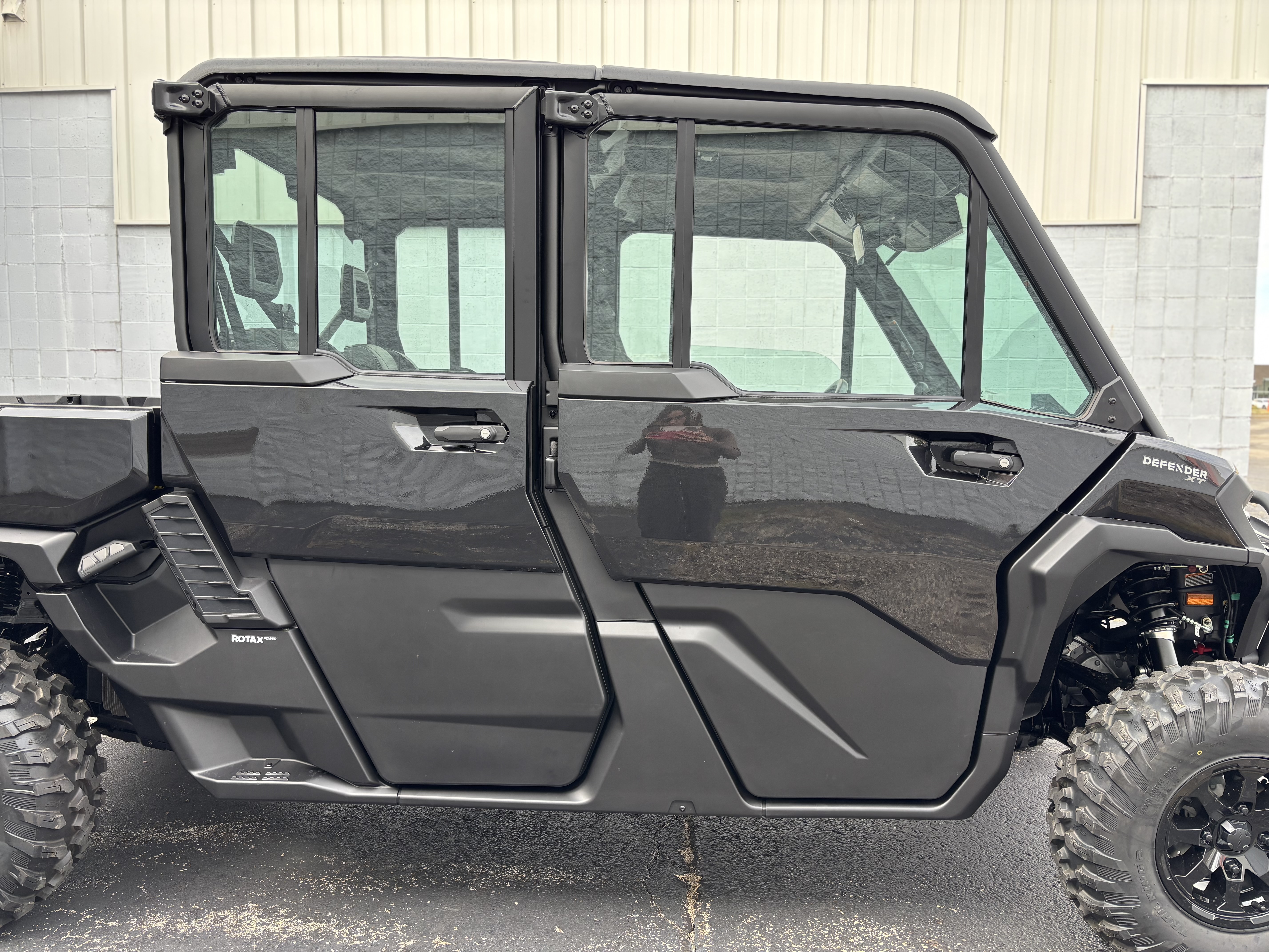 2026 Can-Am DEFENDER MAX XT CAB HD11 - Photo 4
