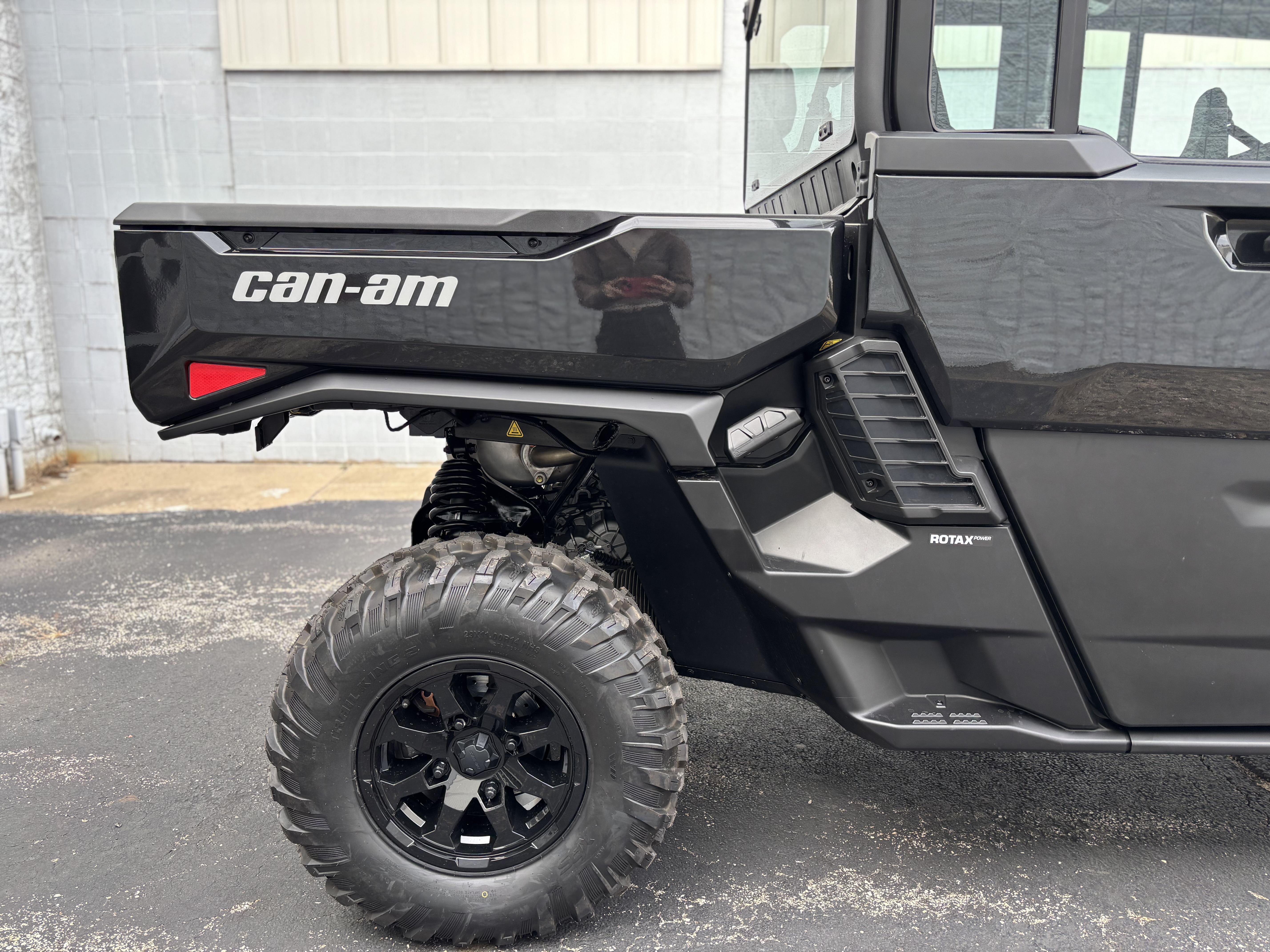 2026 Can-Am DEFENDER MAX XT CAB HD11 - Photo 5