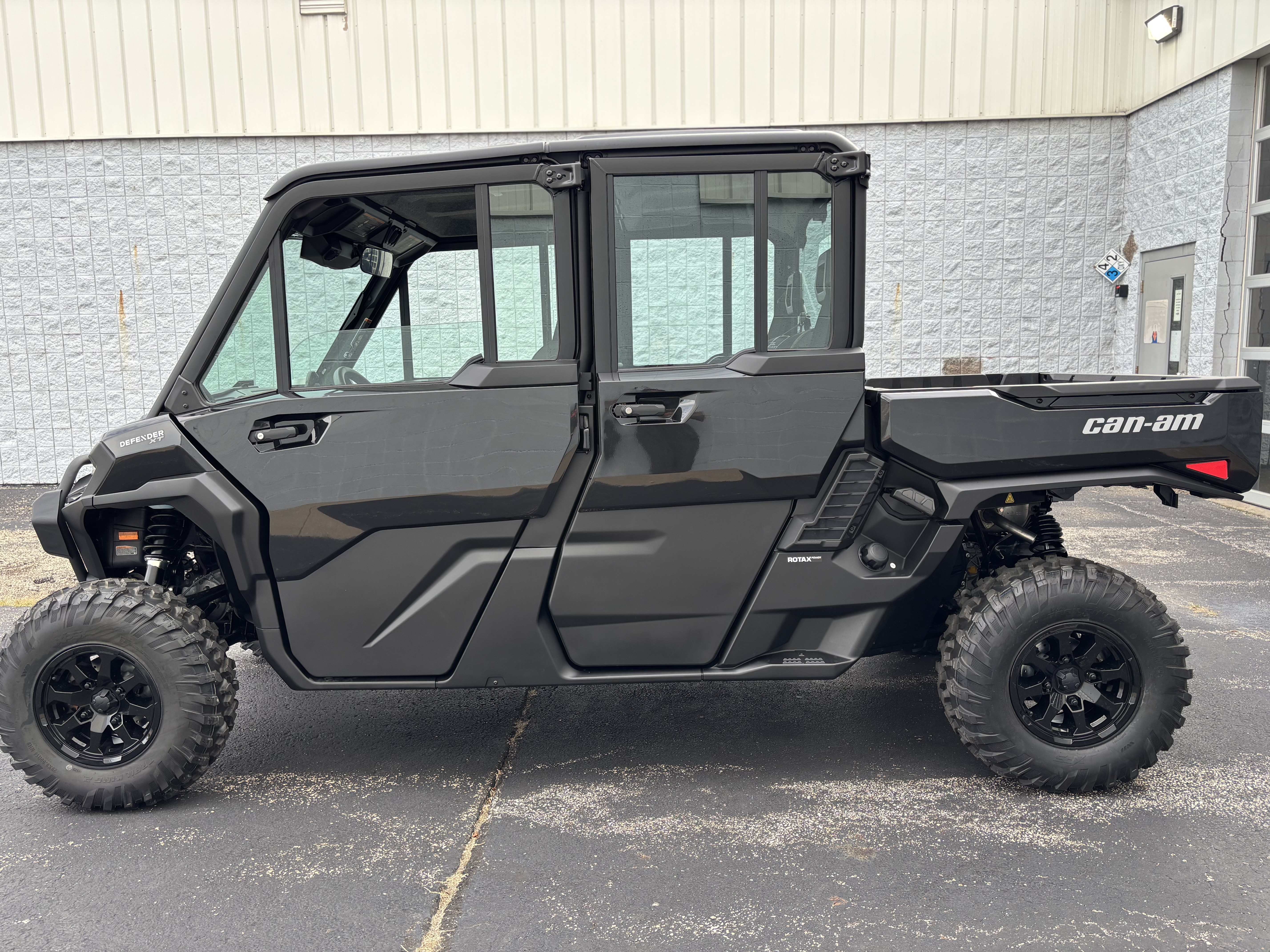 2026 Can-Am DEFENDER MAX XT CAB HD11 - Photo 7