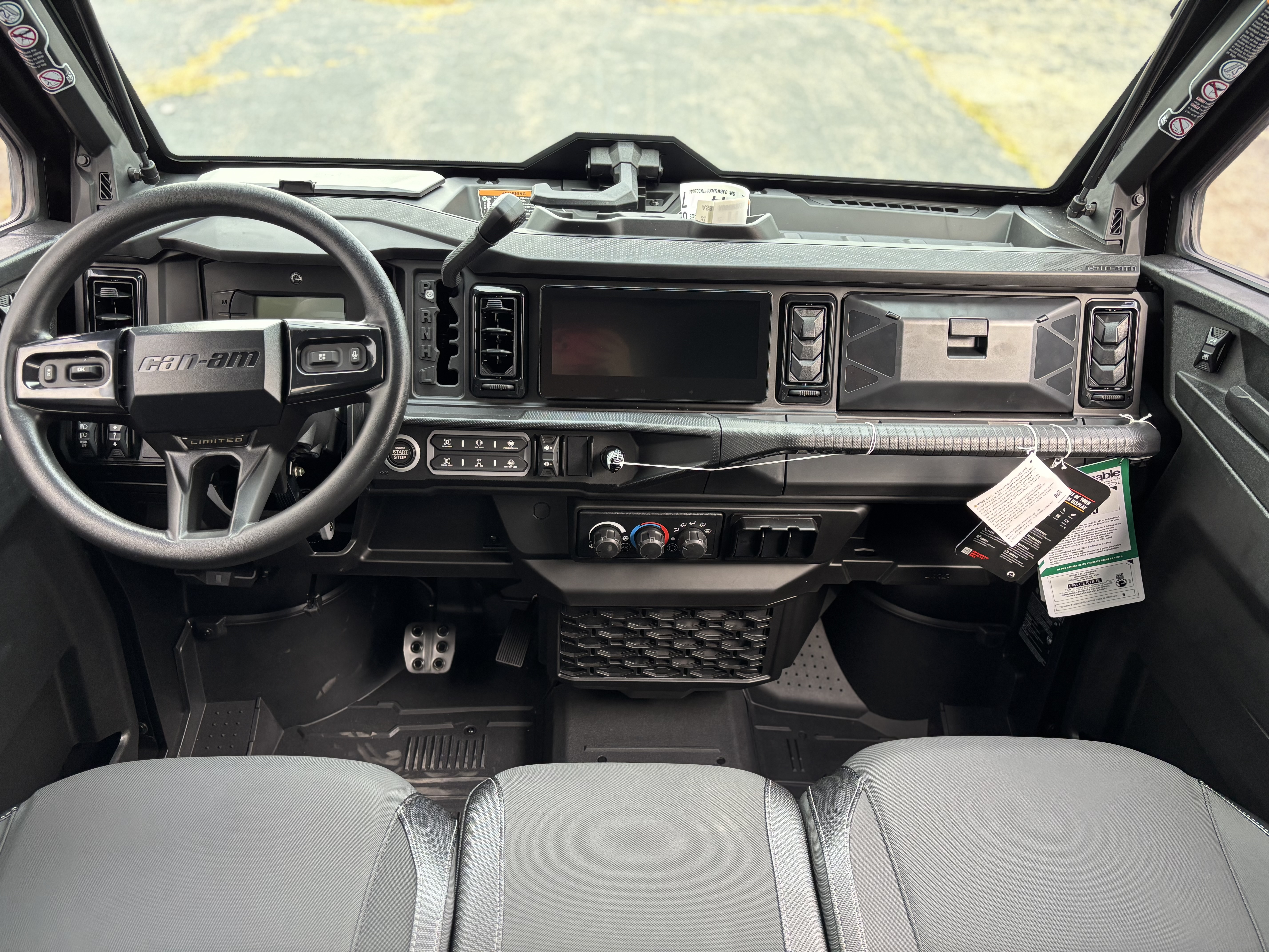 2026 Can-Am DEFENDER MAX LIMITED HD11 - Photo 13