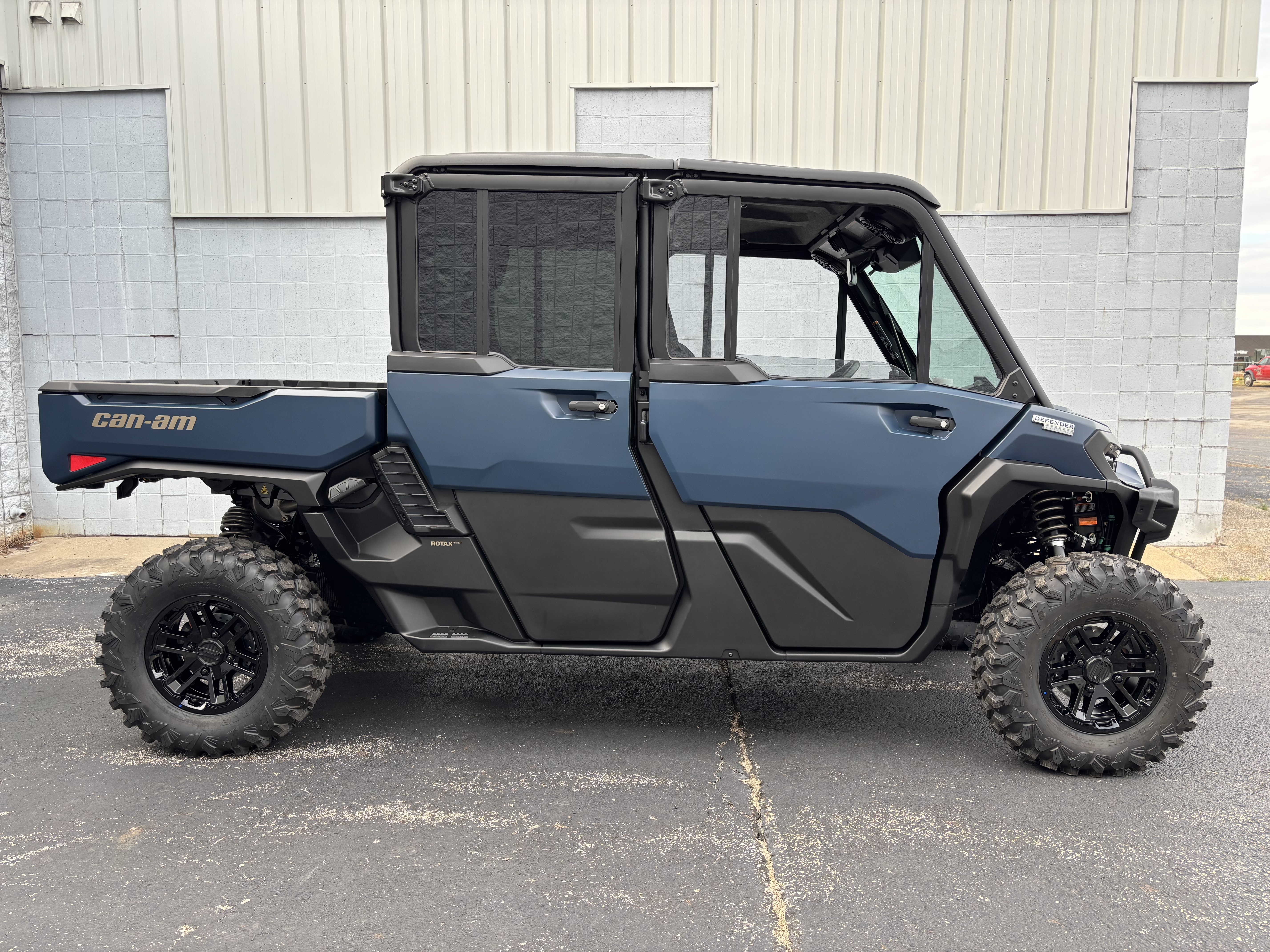 2026 Can-Am DEFENDER MAX LIMITED HD11 - Photo 2