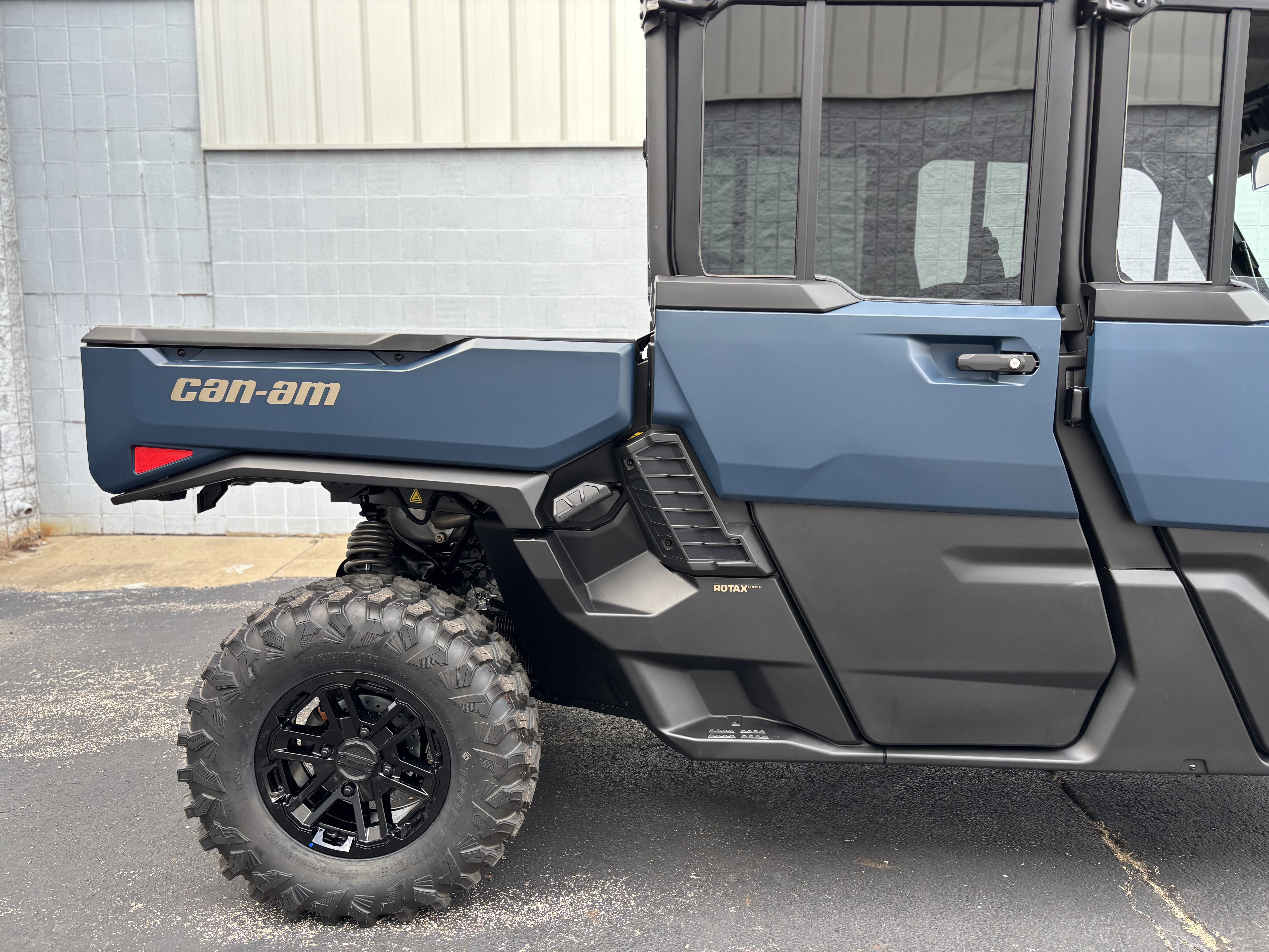 2026 Can-Am DEFENDER MAX LIMITED HD11 - Photo 5