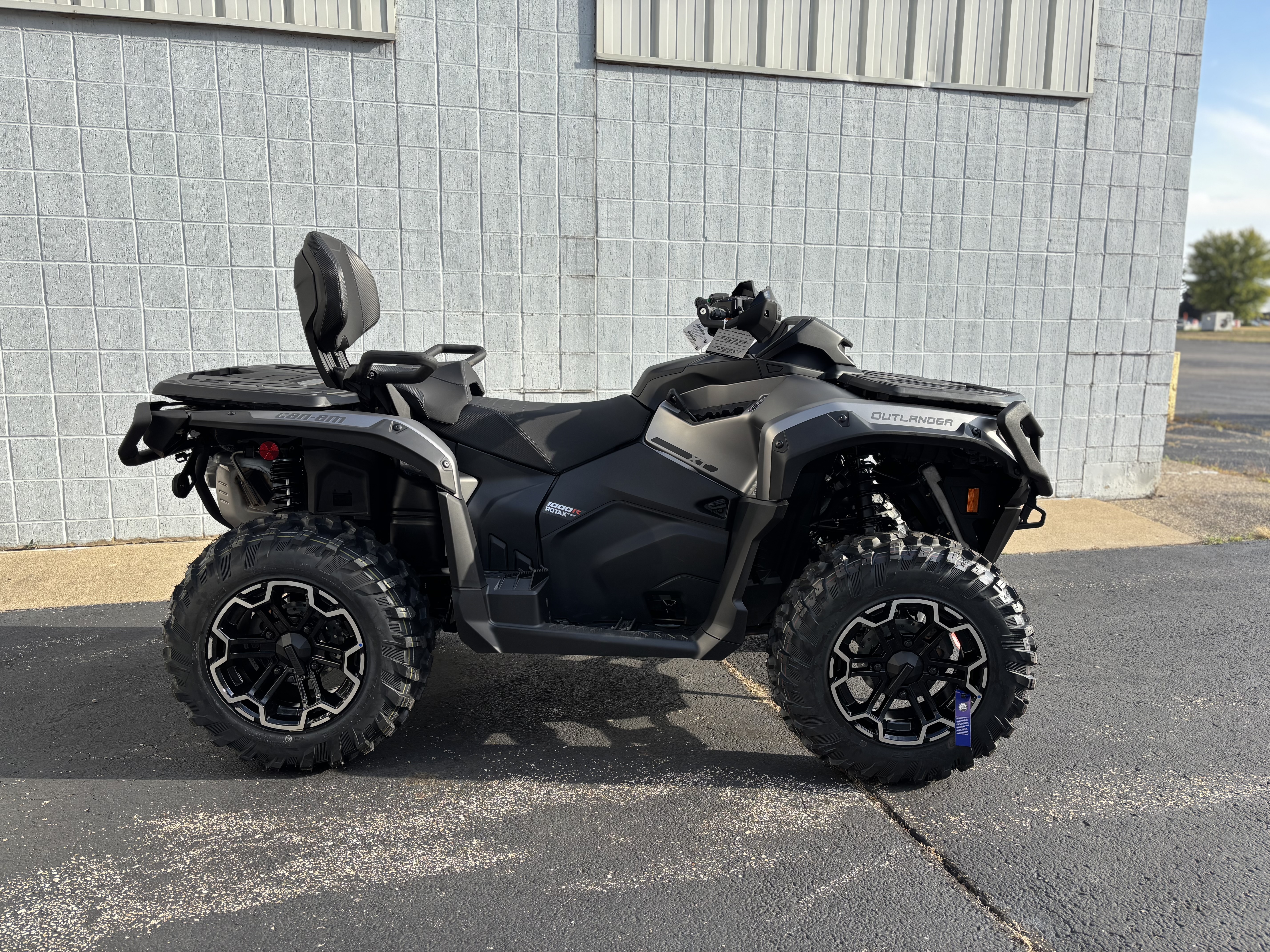 2026 Can-Am OUTLANDER MAX XT 850 - Photo 2