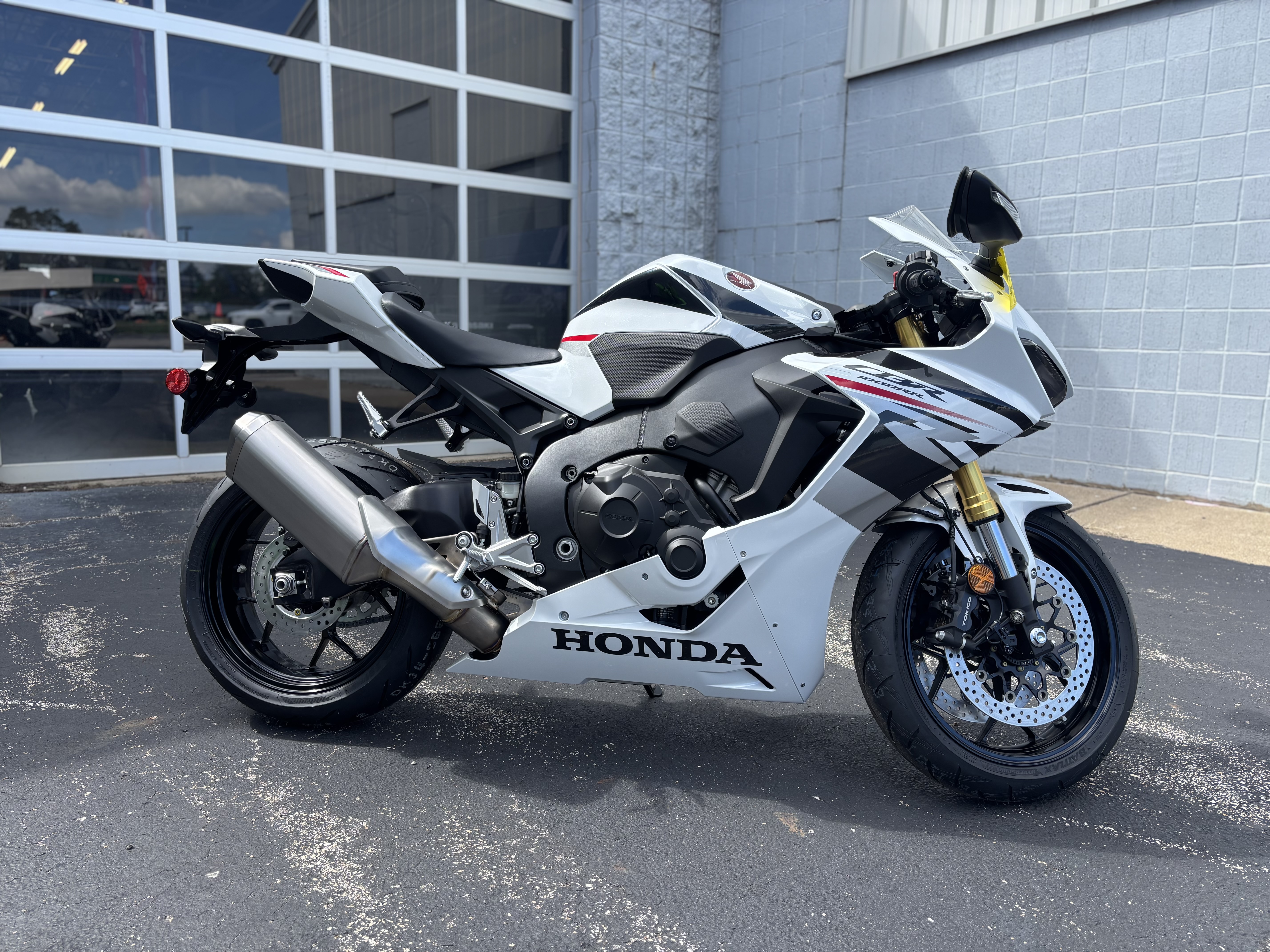 2026 Honda CBR1000RR - Photo 2