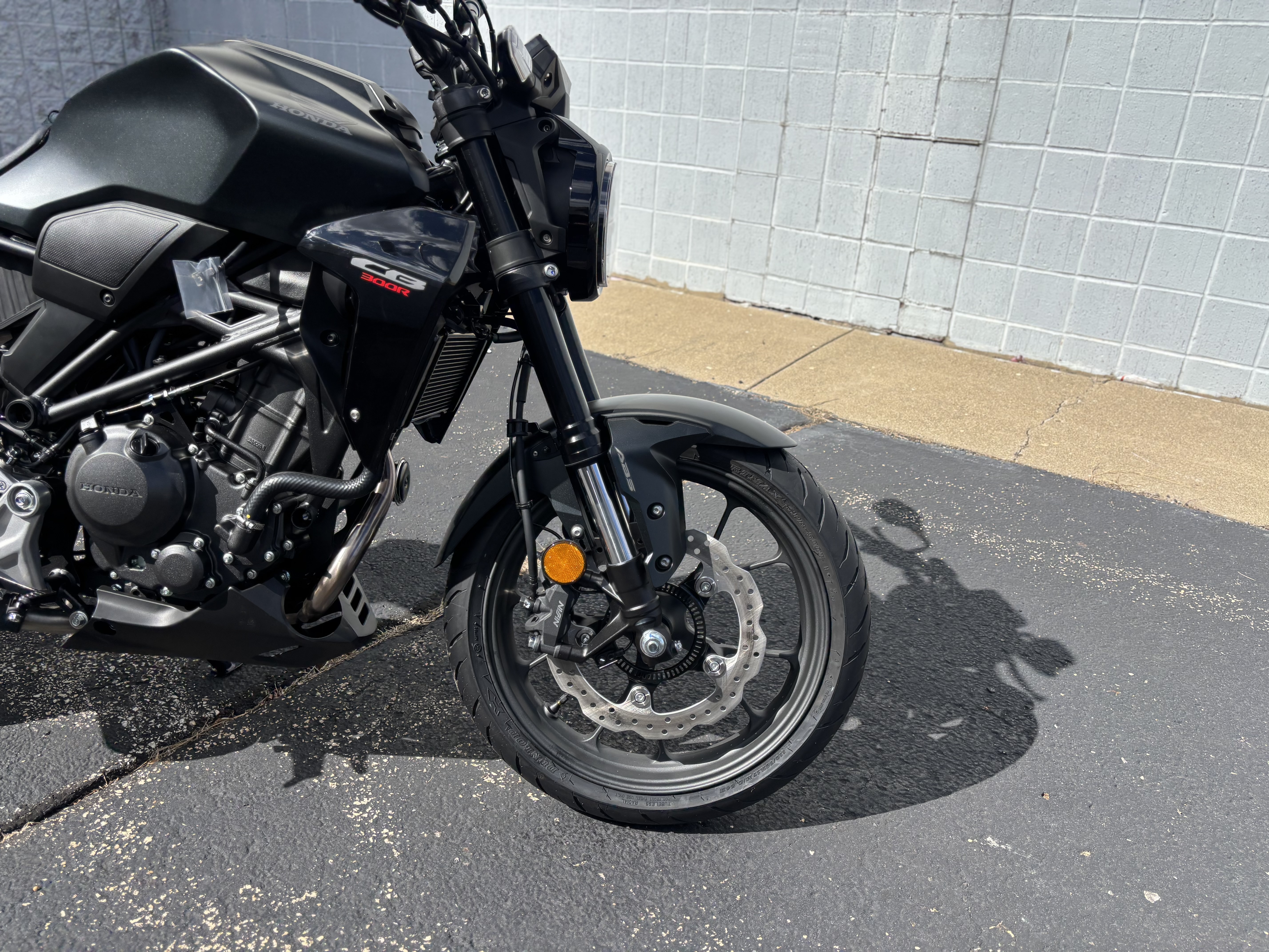 2025 Honda CB300R ABS - Photo 3