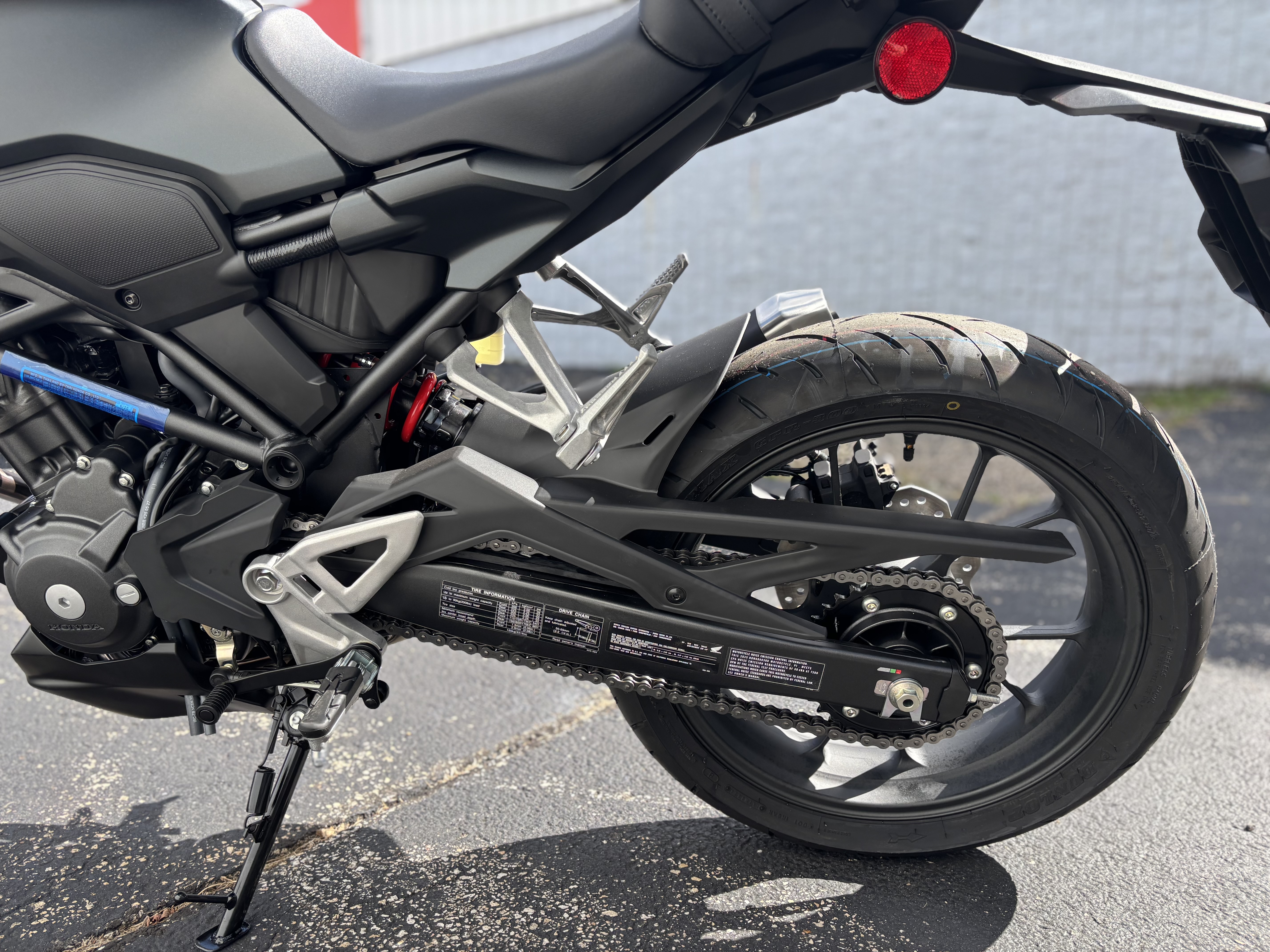 2025 Honda CB300R ABS - Photo 10