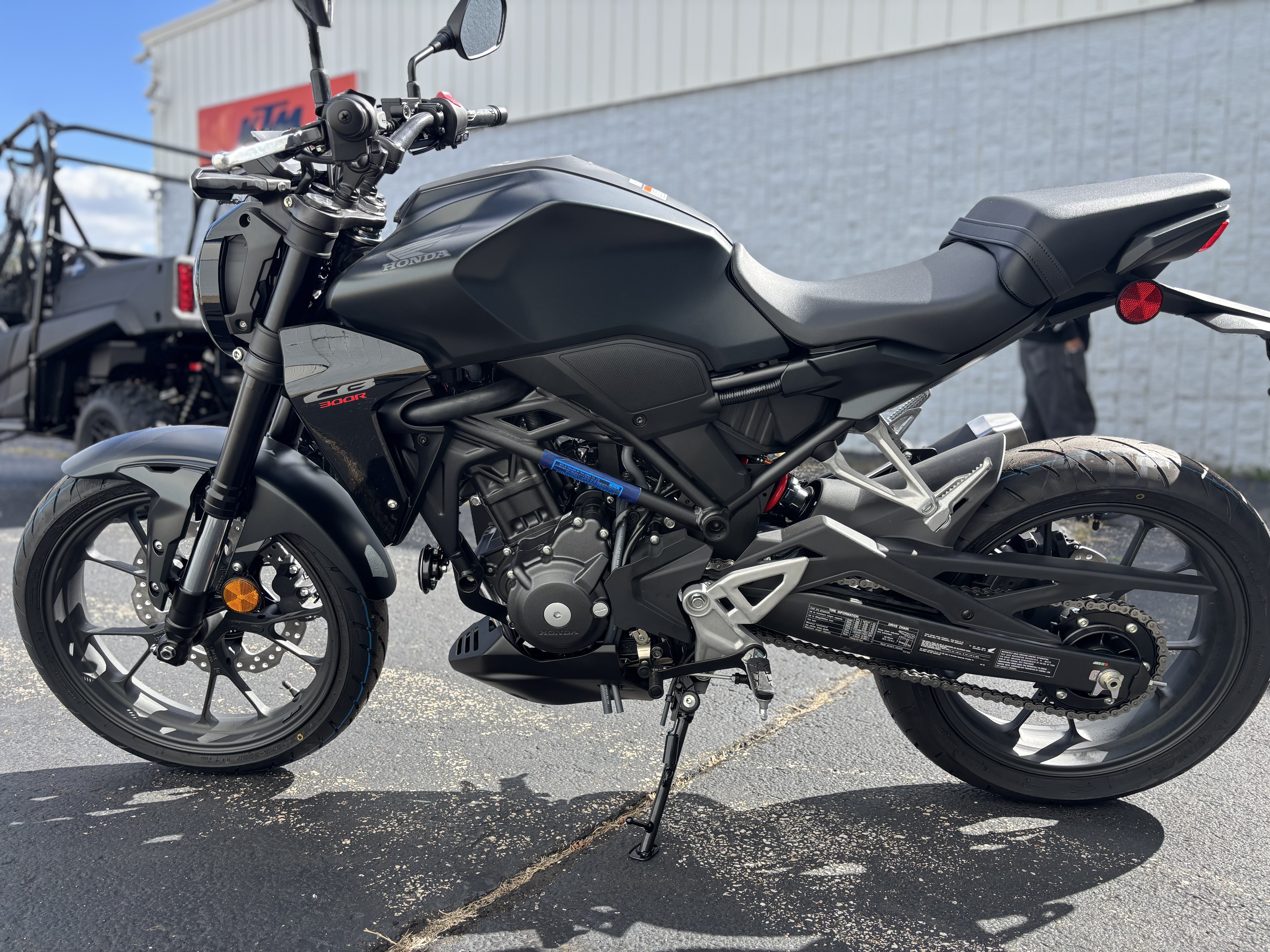 2025 Honda CB300R ABS - Photo 7