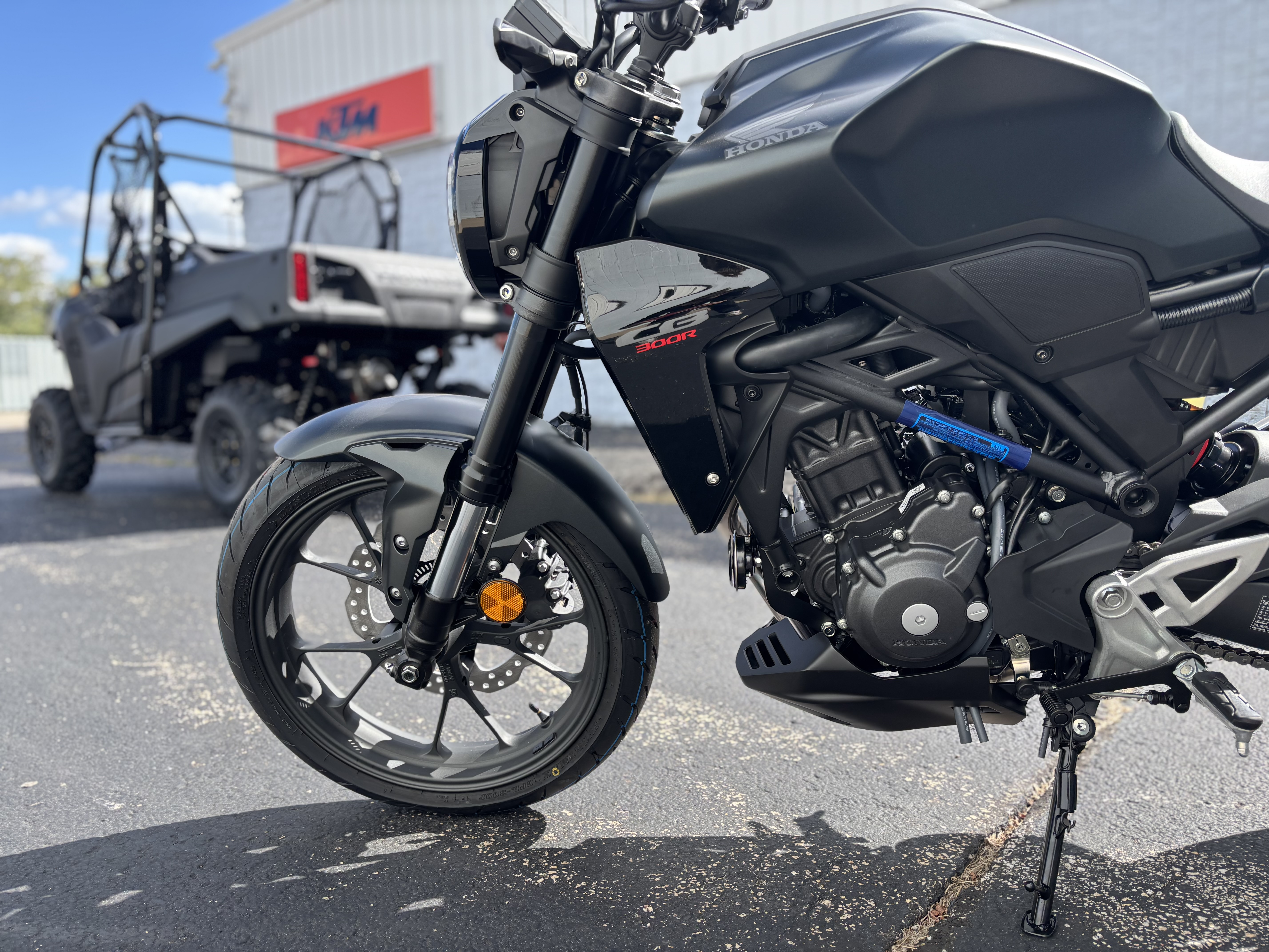 2025 Honda CB300R ABS - Photo 8