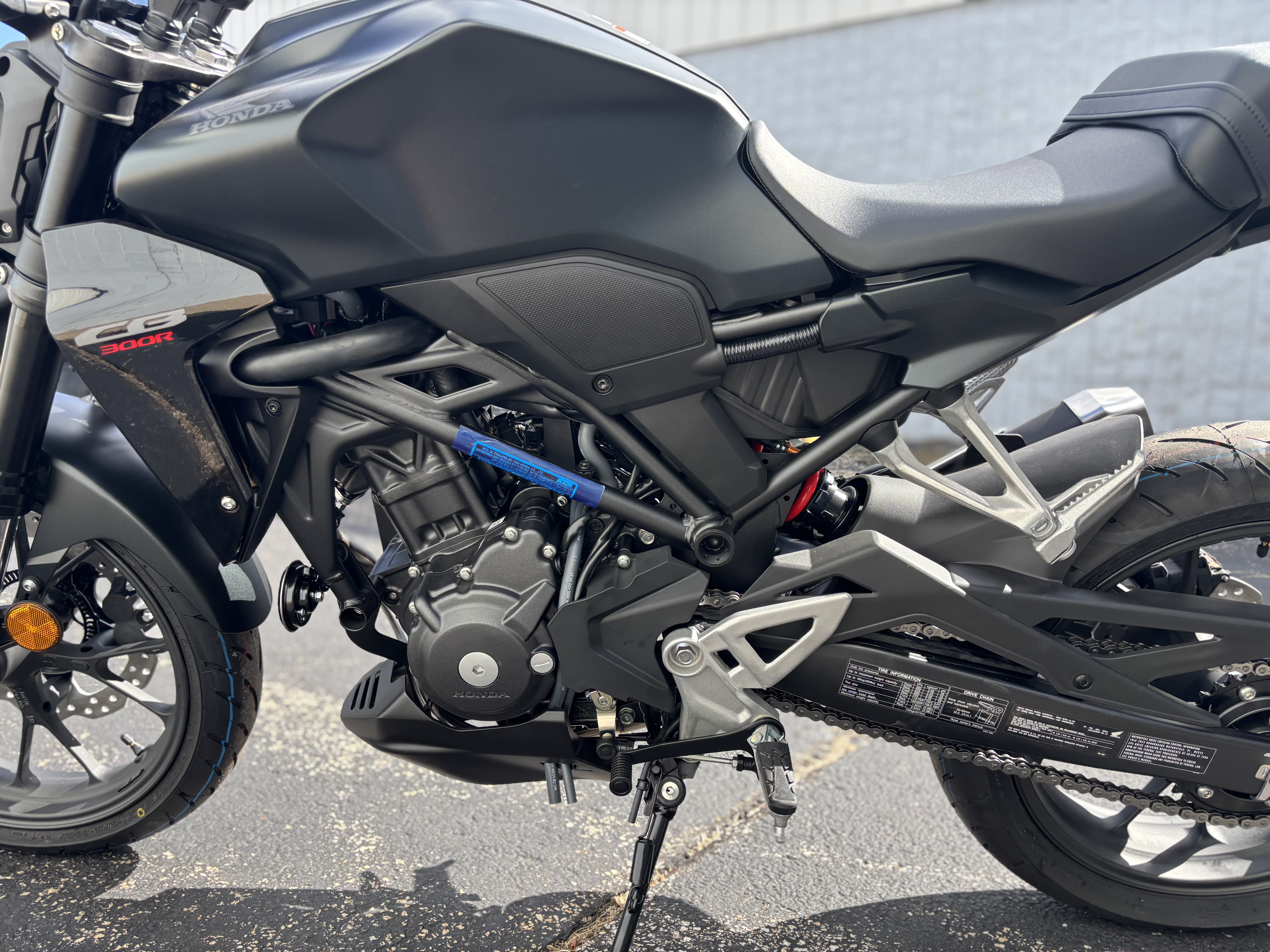 2025 Honda CB300R ABS - Photo 9