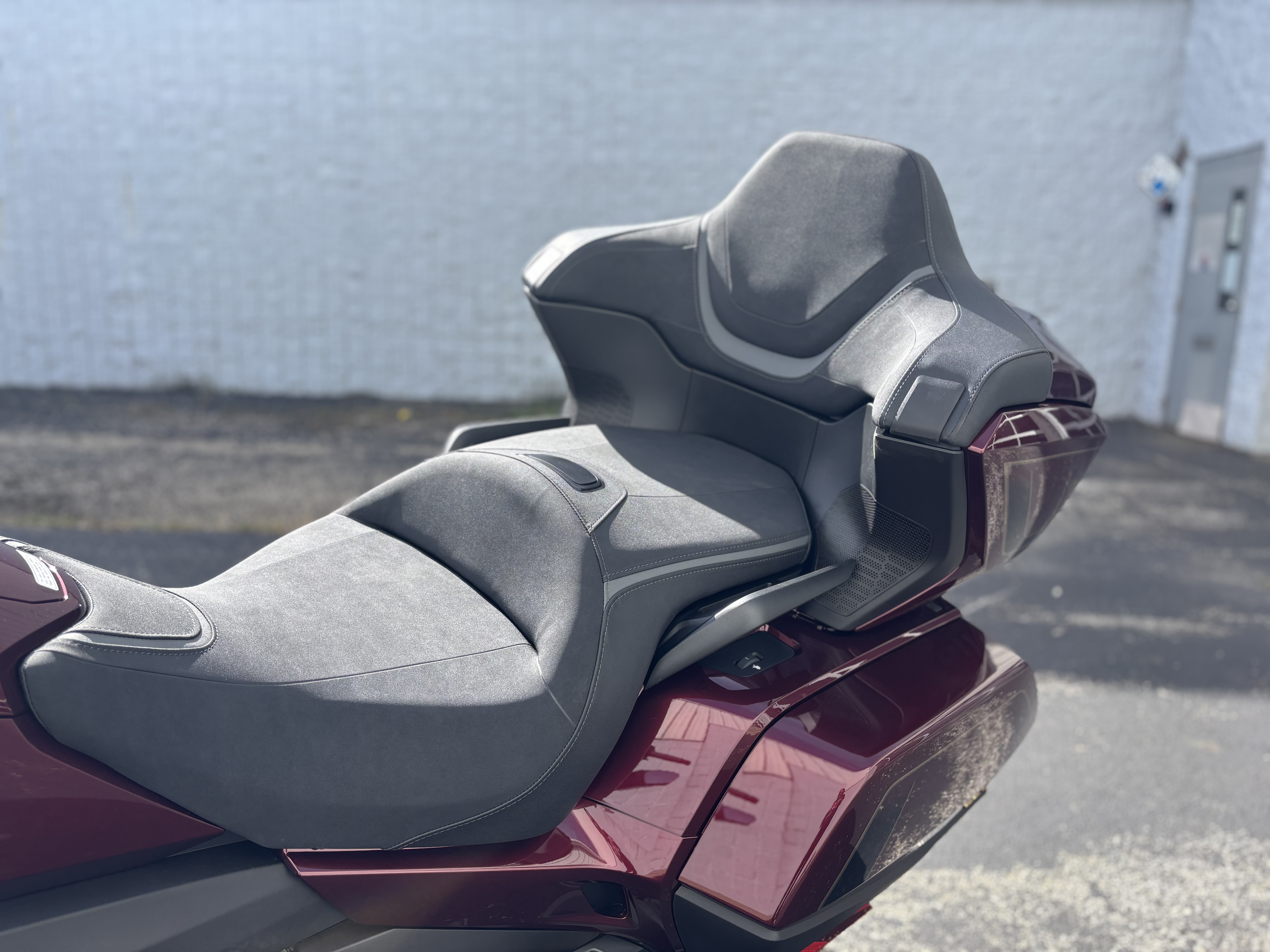 2025 Honda GOLDWING TOUR DCT 50TH ANNIVERSARY - Photo 11