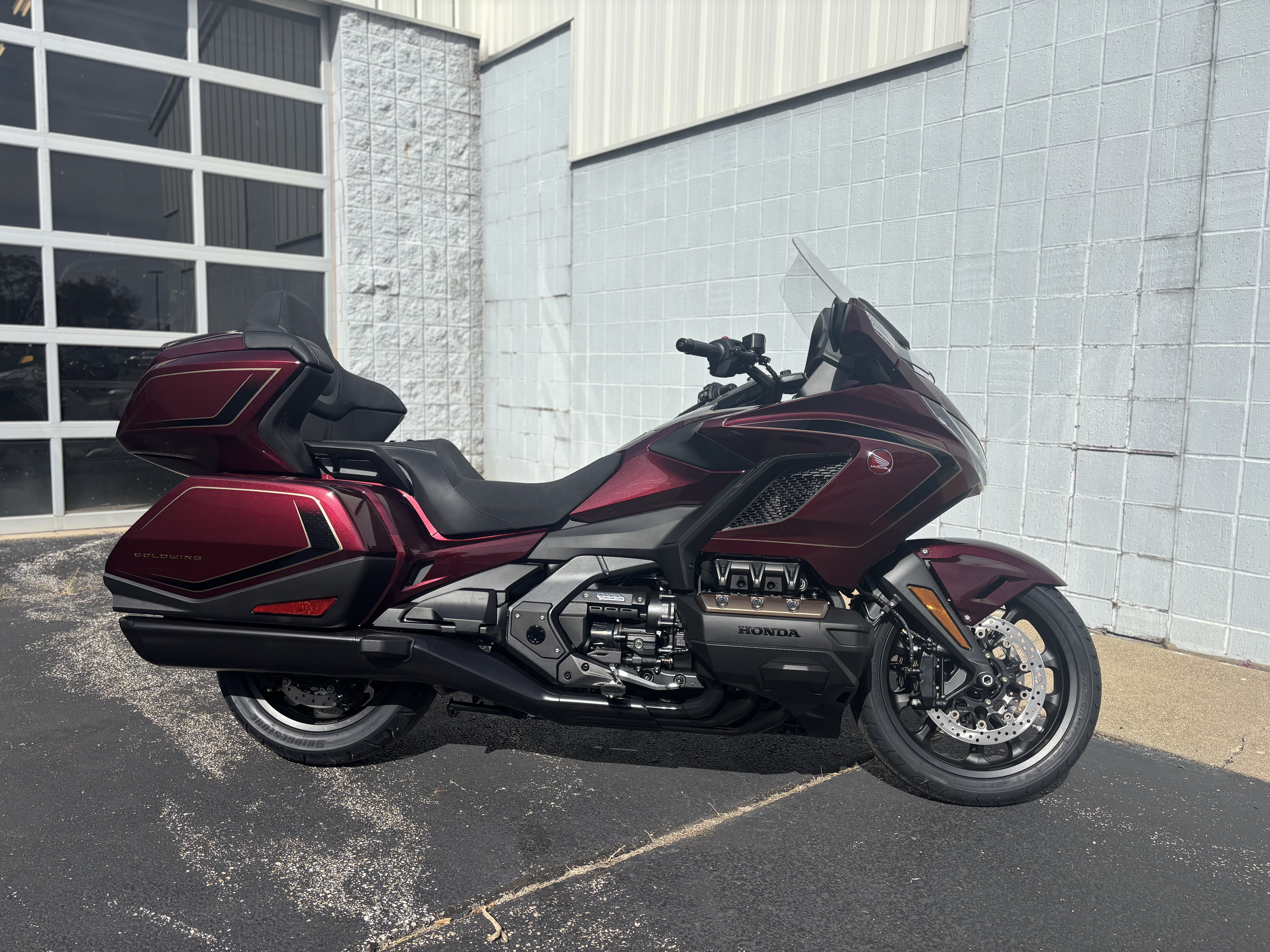 2025 Honda GOLDWING TOUR DCT 50TH ANNIVERSARY - Photo 2