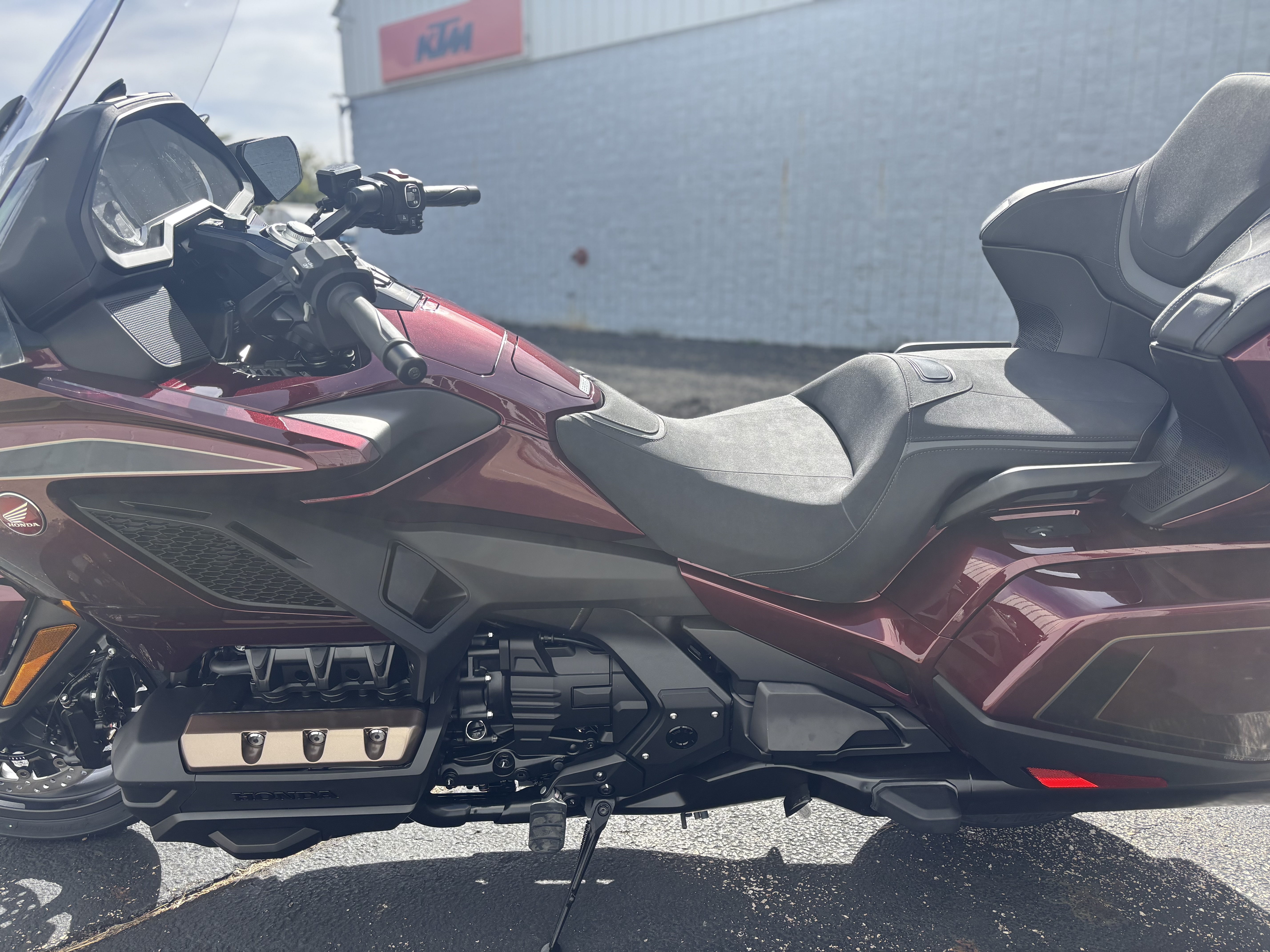2025 Honda GOLDWING TOUR DCT 50TH ANNIVERSARY - Photo 9