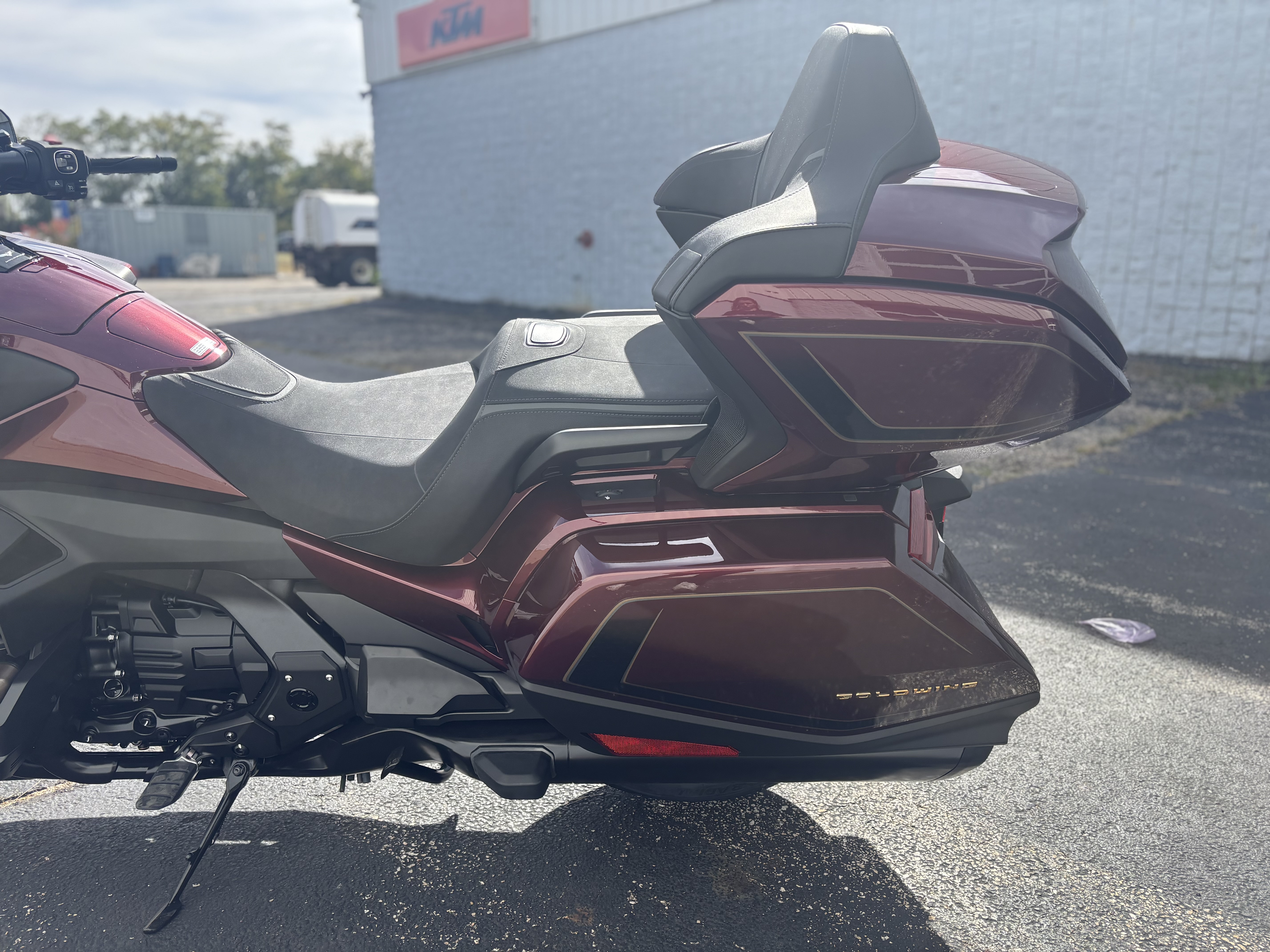 2025 Honda GOLDWING TOUR DCT 50TH ANNIVERSARY - Photo 10