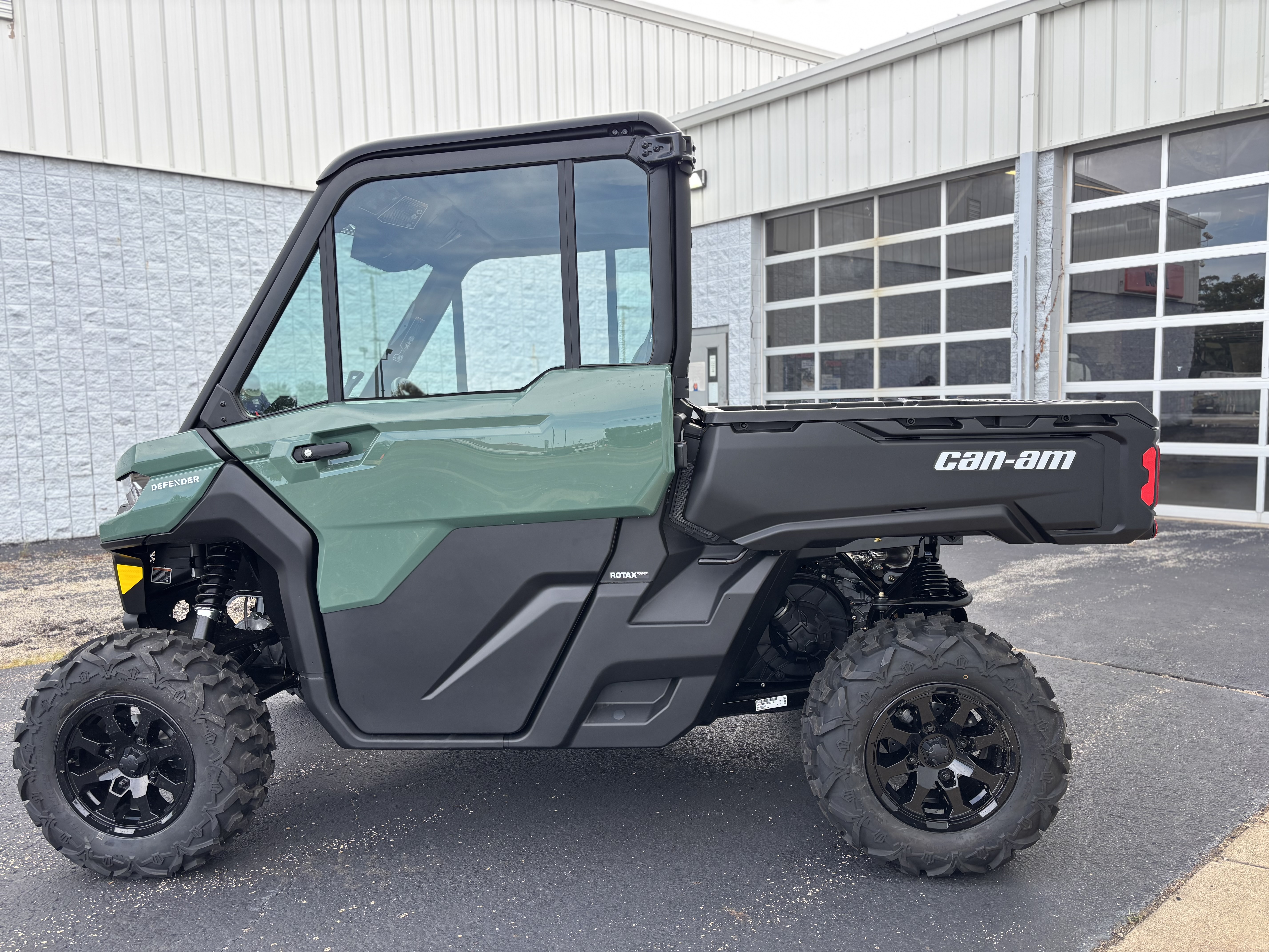 2026 Can-Am DEFENDER DPS CAB HD9 - Photo 7