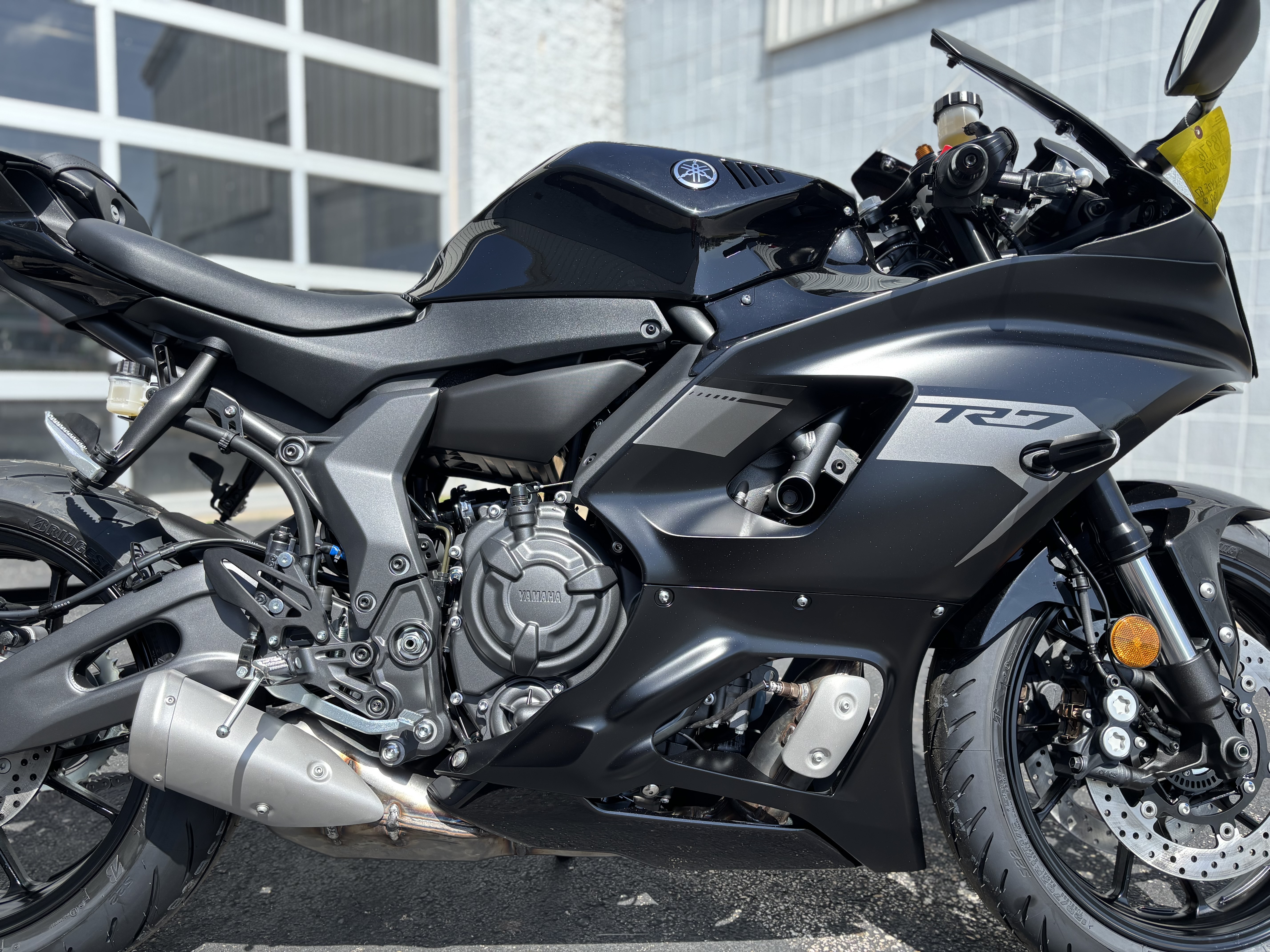 2025 Yamaha YZF R7 - Photo 4