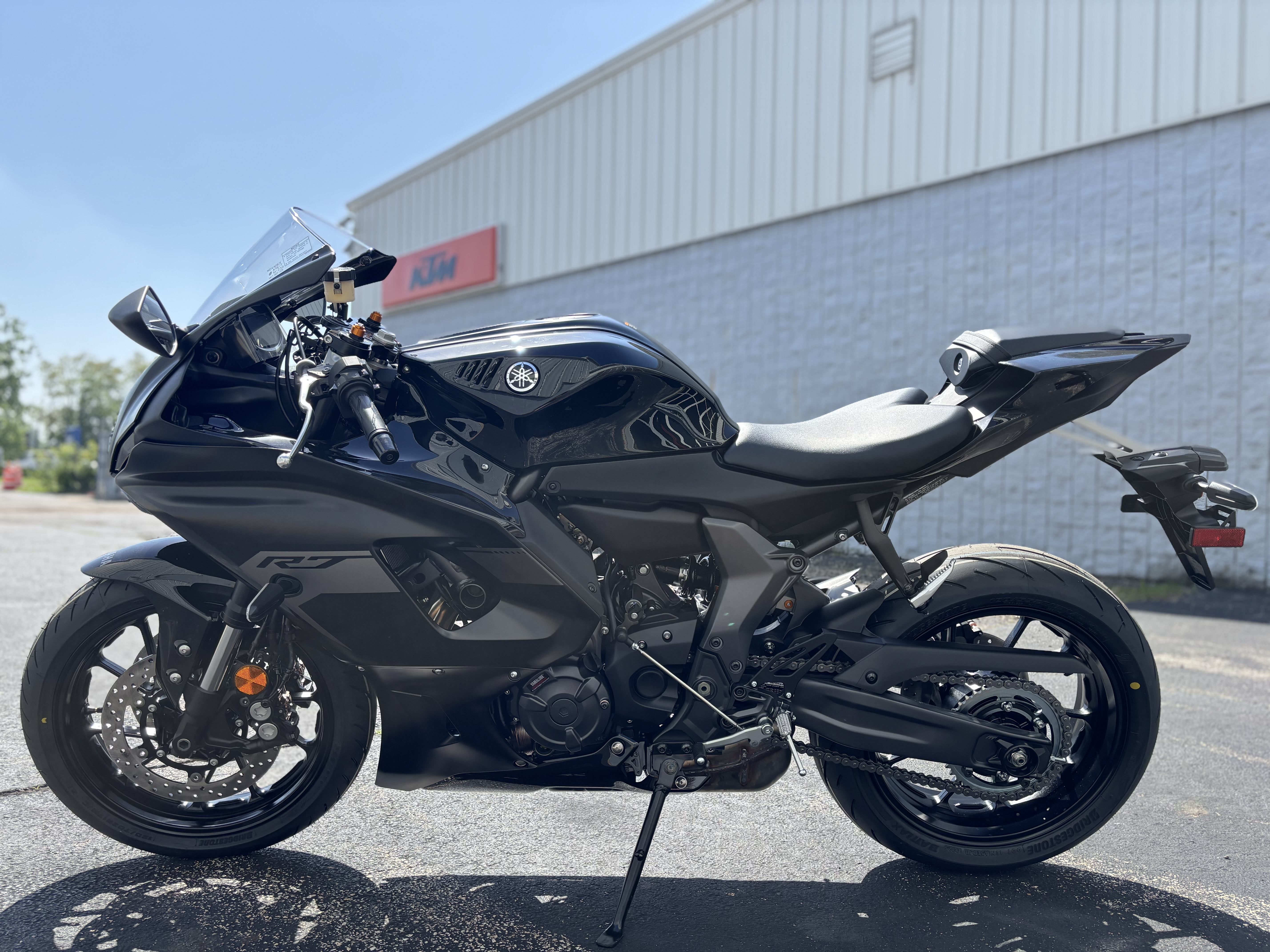 2025 Yamaha YZF R7 - Photo 8