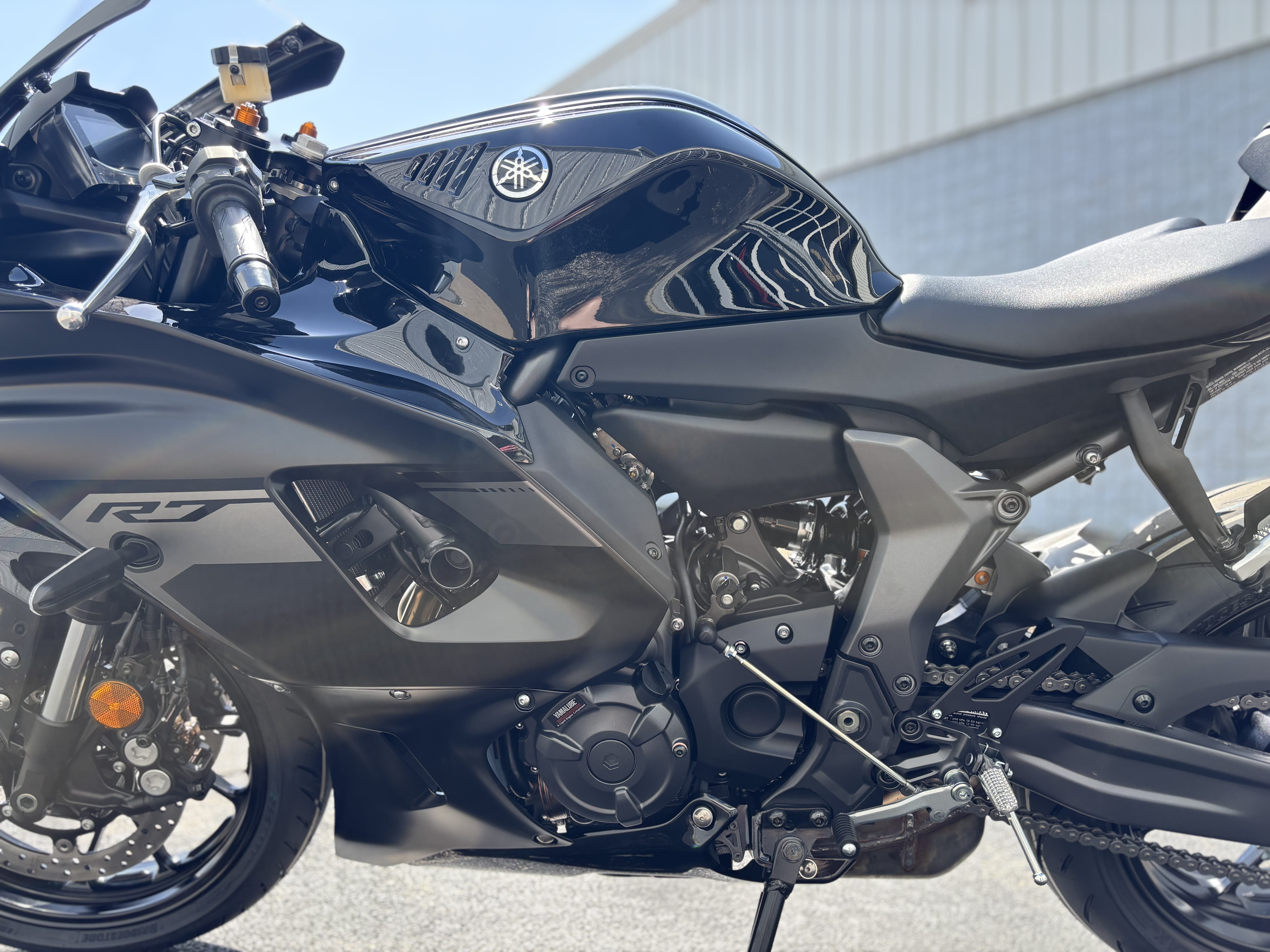 2025 Yamaha YZF R7 - Photo 10