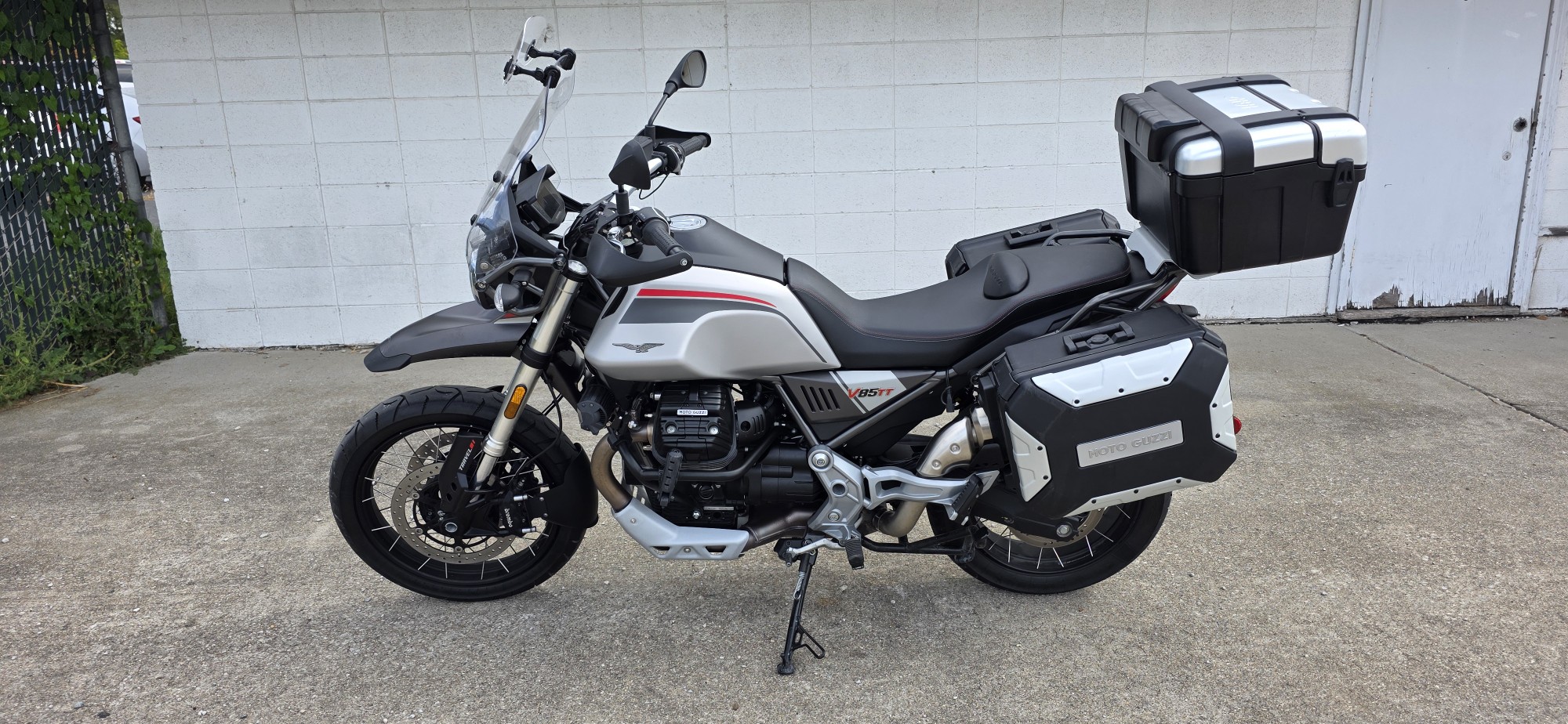 2023 Moto Guzzi V85 TT TRAVEL - Photo 5