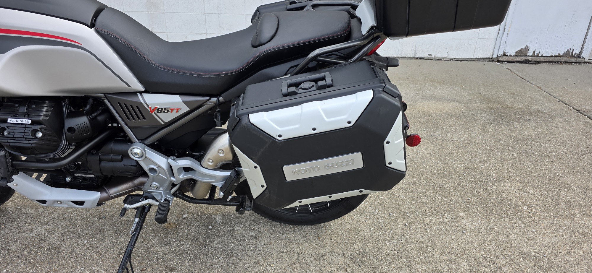 2023 Moto Guzzi V85 TT TRAVEL - Photo 8