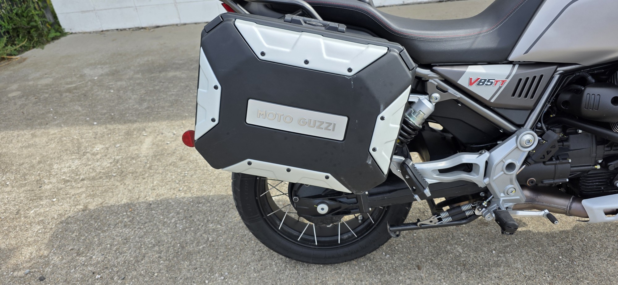 2023 Moto Guzzi V85 TT TRAVEL - Photo 3