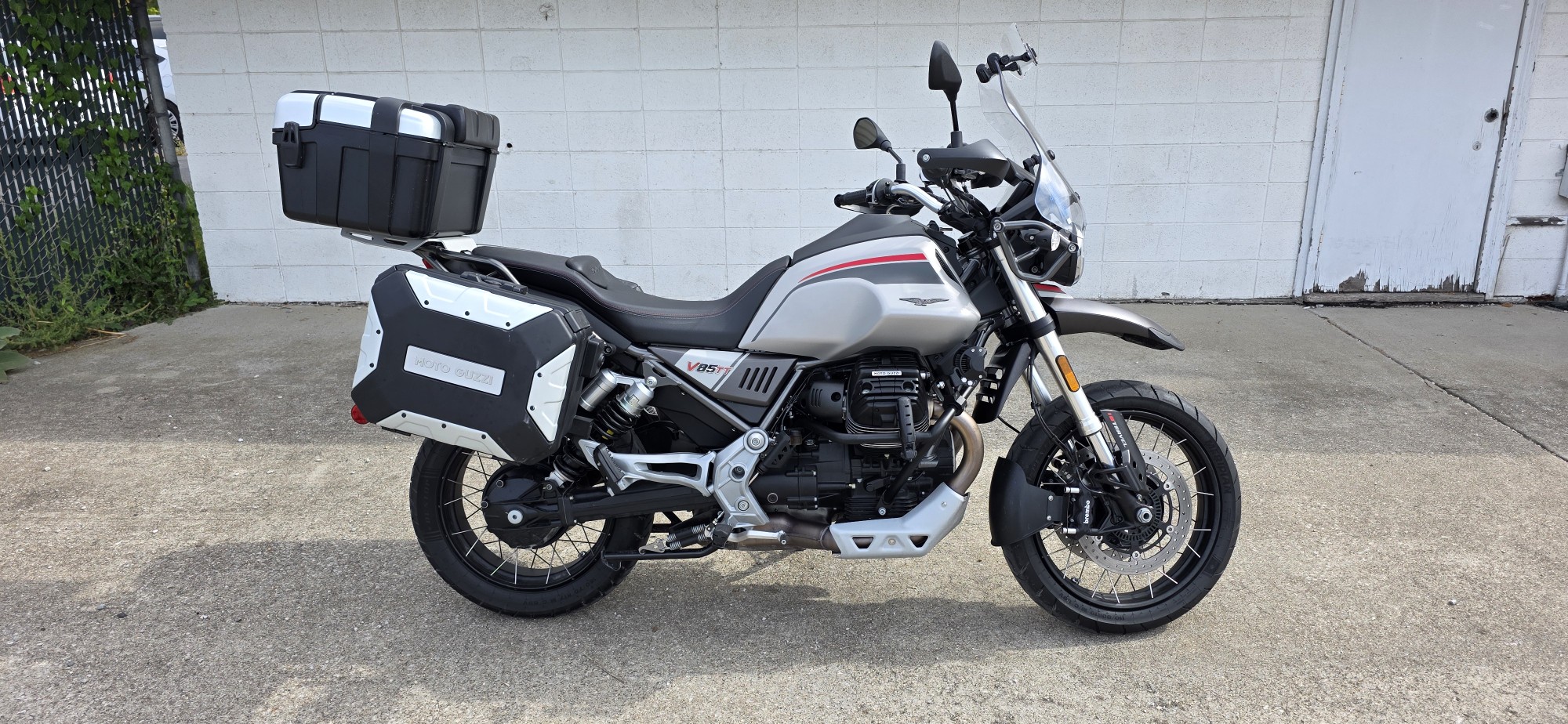 2023 Moto Guzzi V85 TT TRAVEL - Photo 10