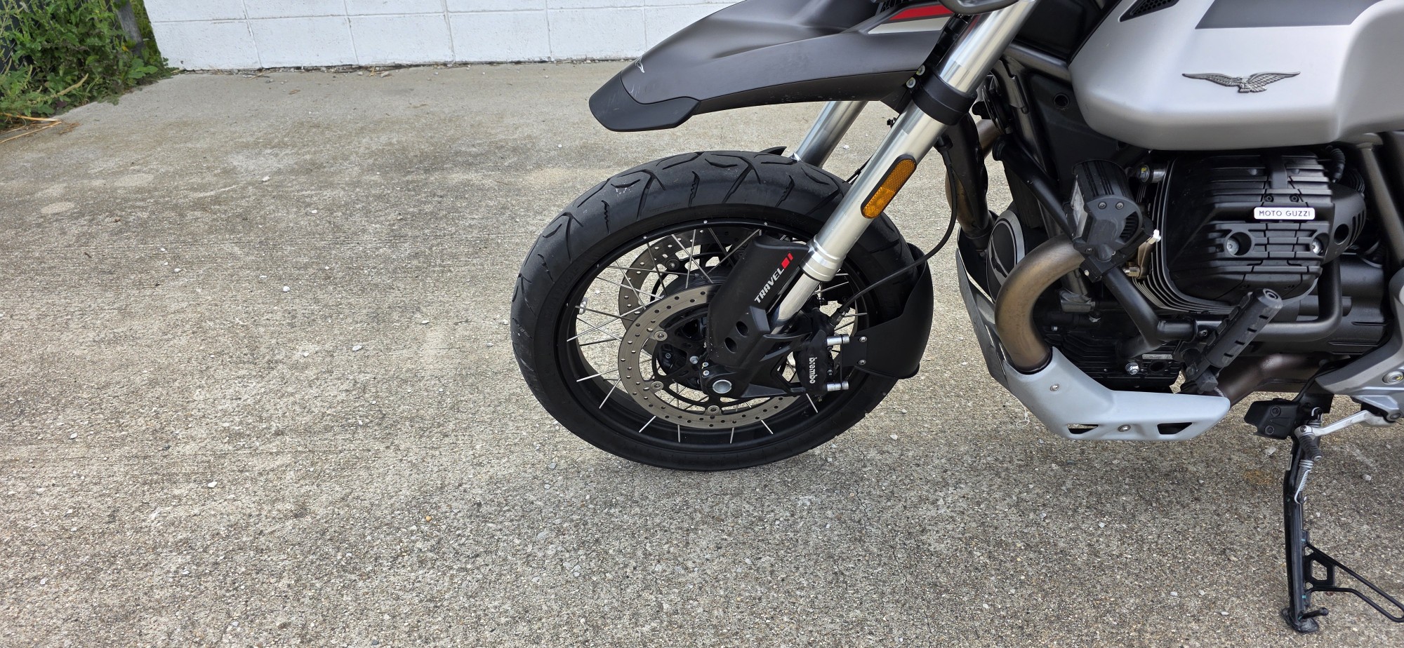 2023 Moto Guzzi V85 TT TRAVEL - Photo 2