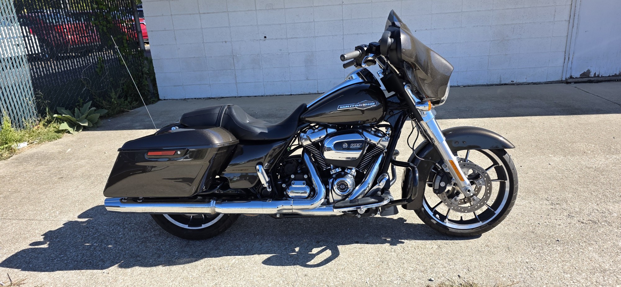 2021 Harley-Davidson® STREET GLIDE - Photo 2
