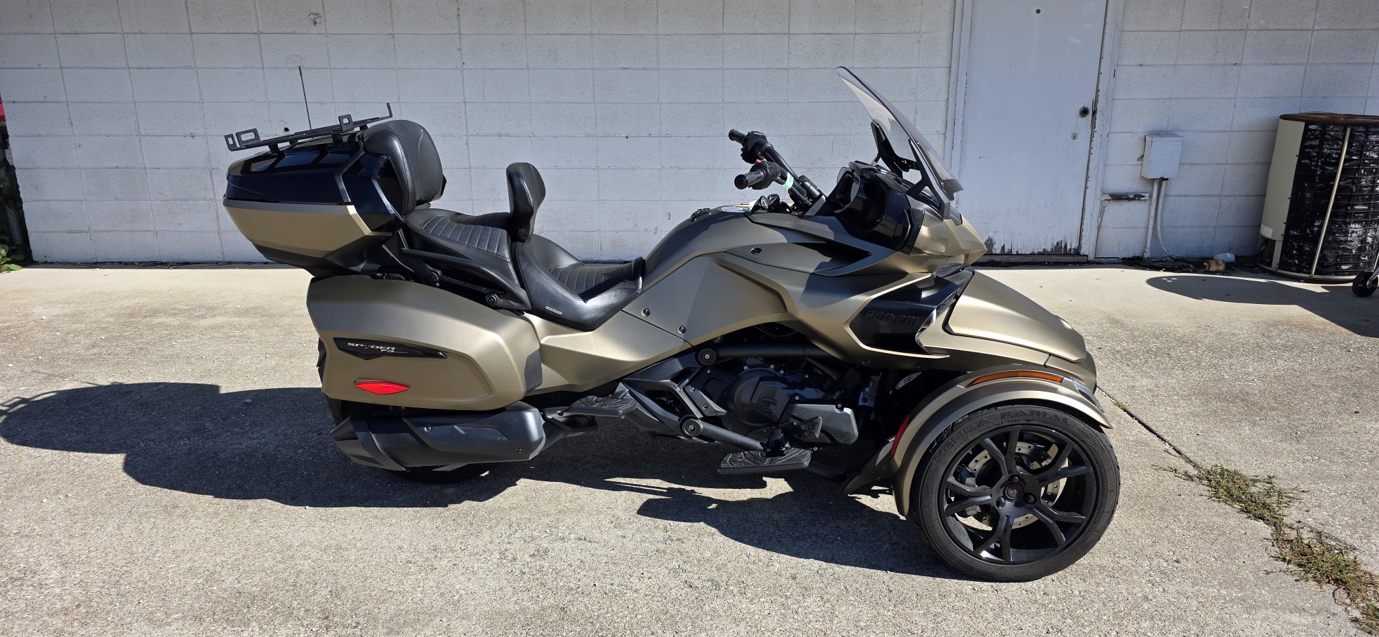 2021 Can-Am RD SPYDER F3 LTD 1330 ACE SE6 LT  21 - Photo 4