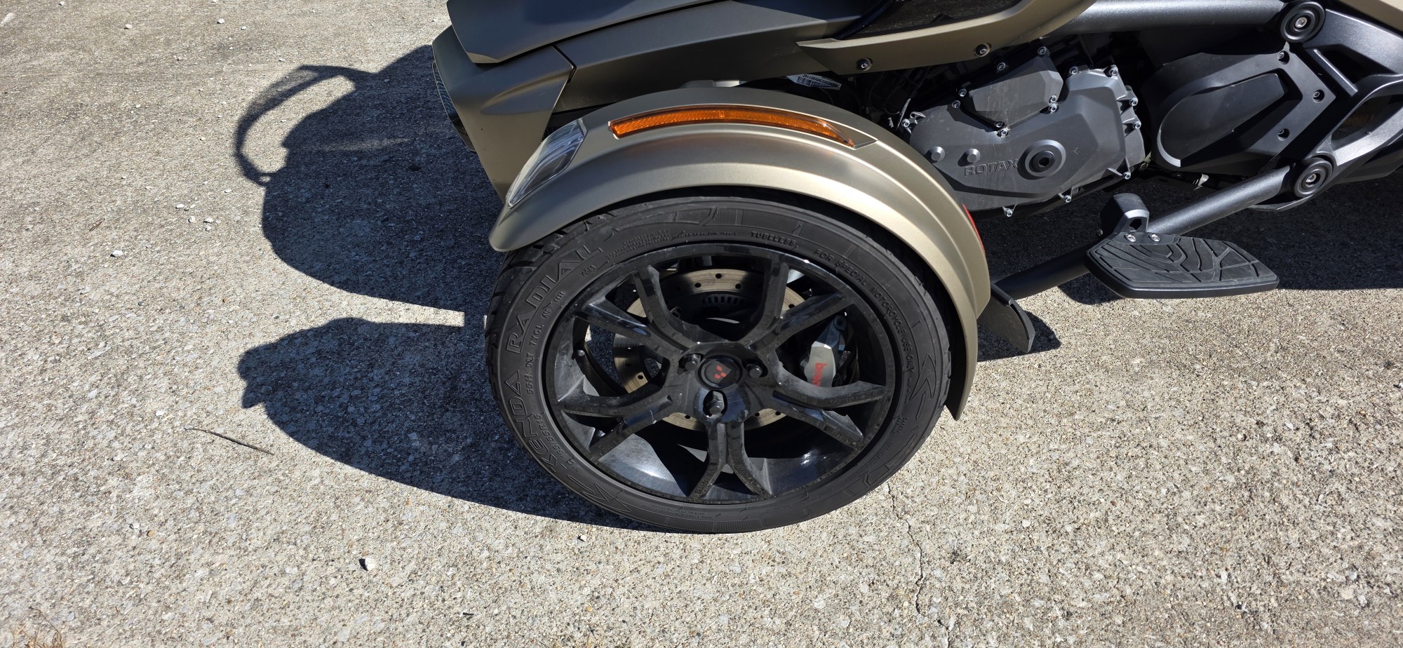2021 Can-Am RD SPYDER F3 LTD 1330 ACE SE6 LT  21 - Photo 9