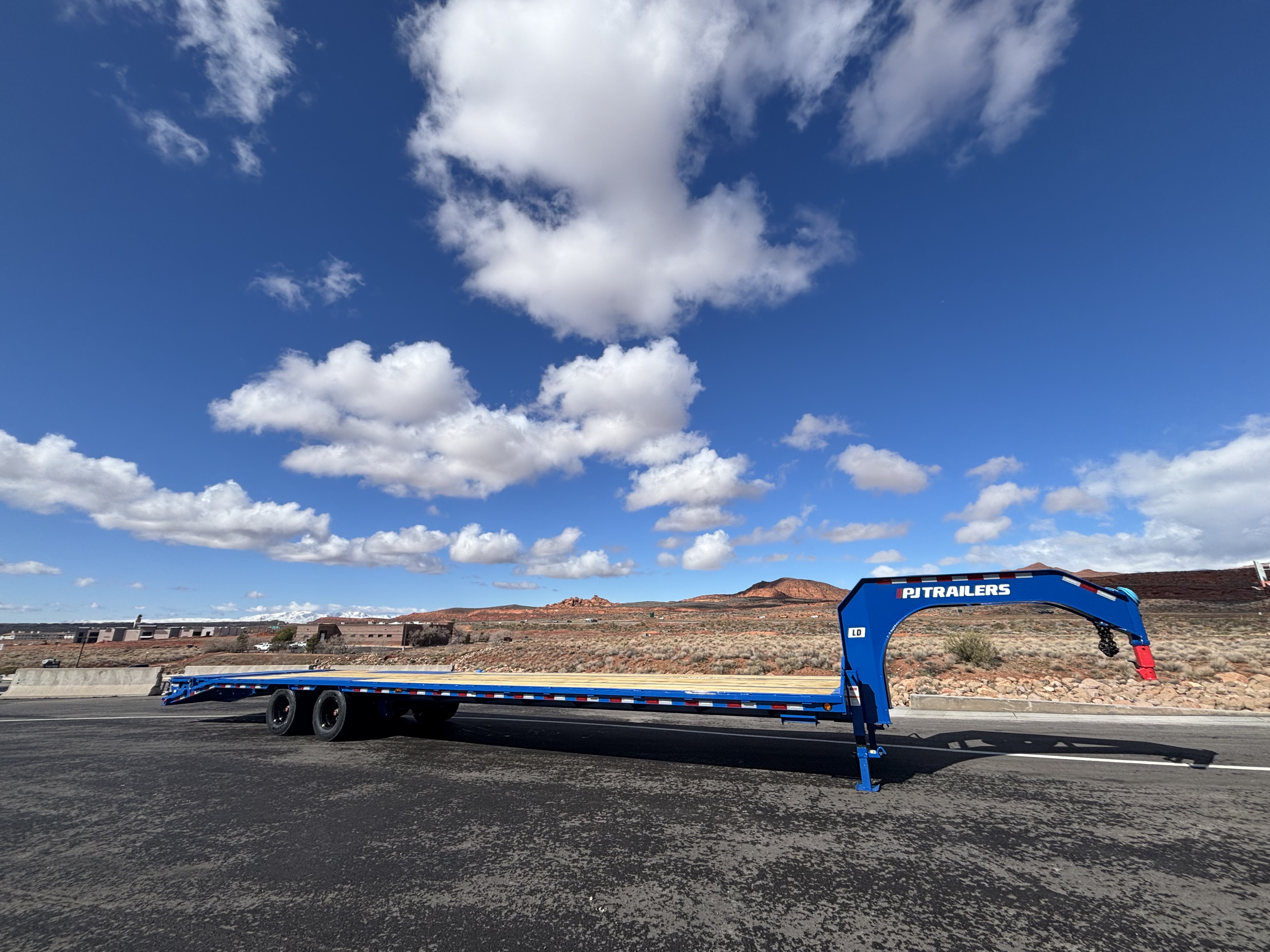2026 LD402 8.5x40 Gooseneck