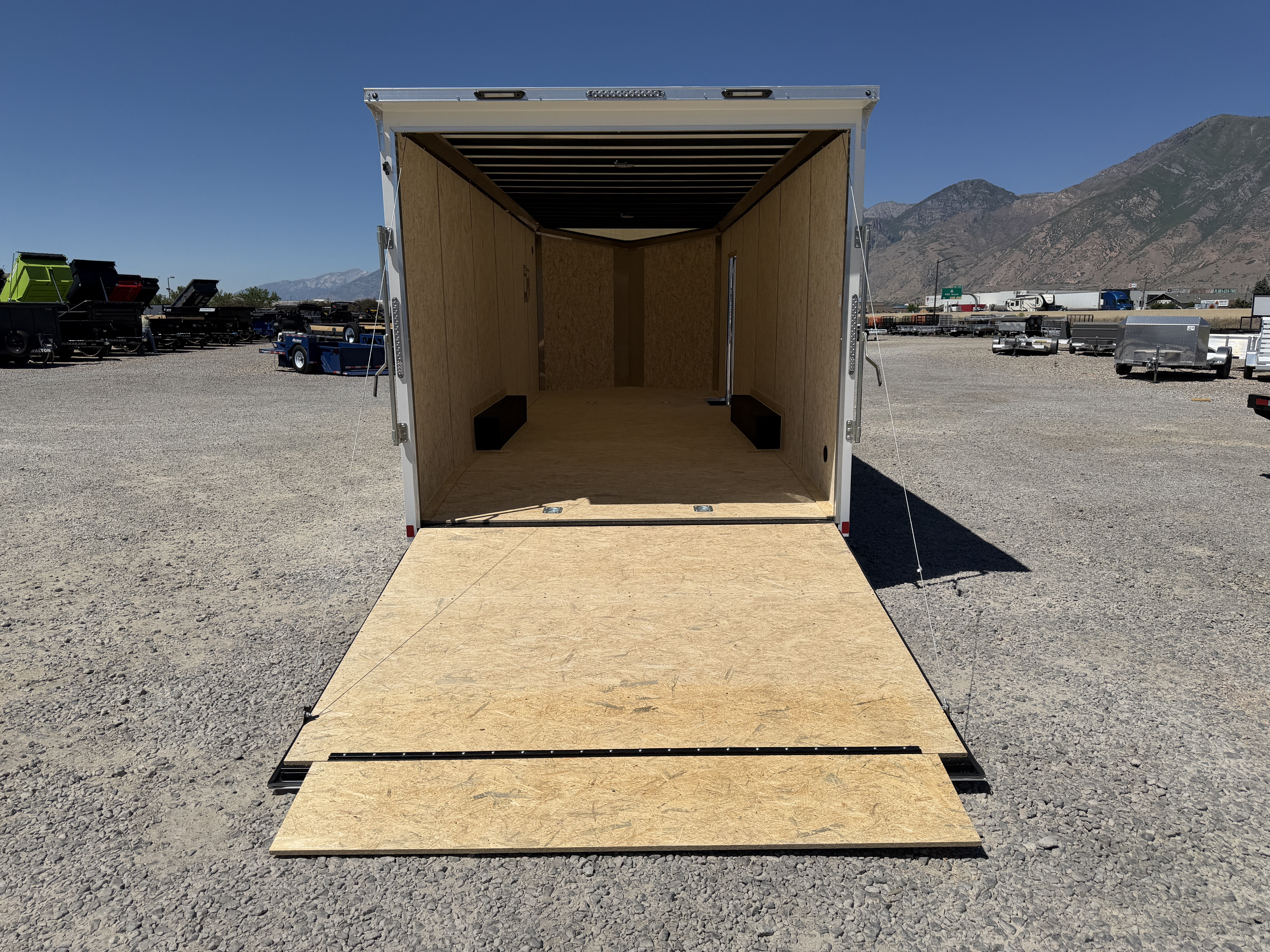 2026 Formula Trailers photo 3