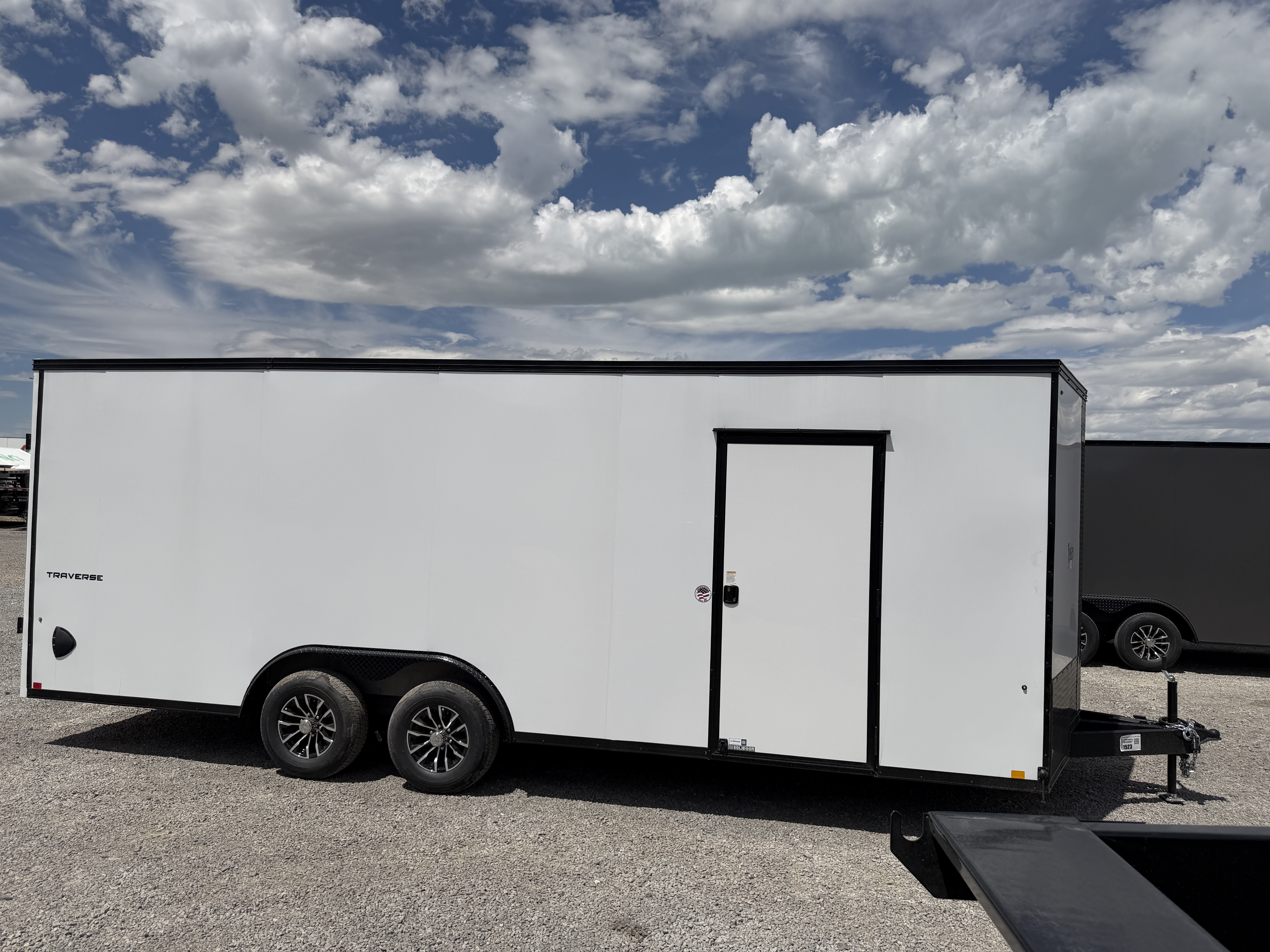 2026 8.5x22 Traverse Enclosed
