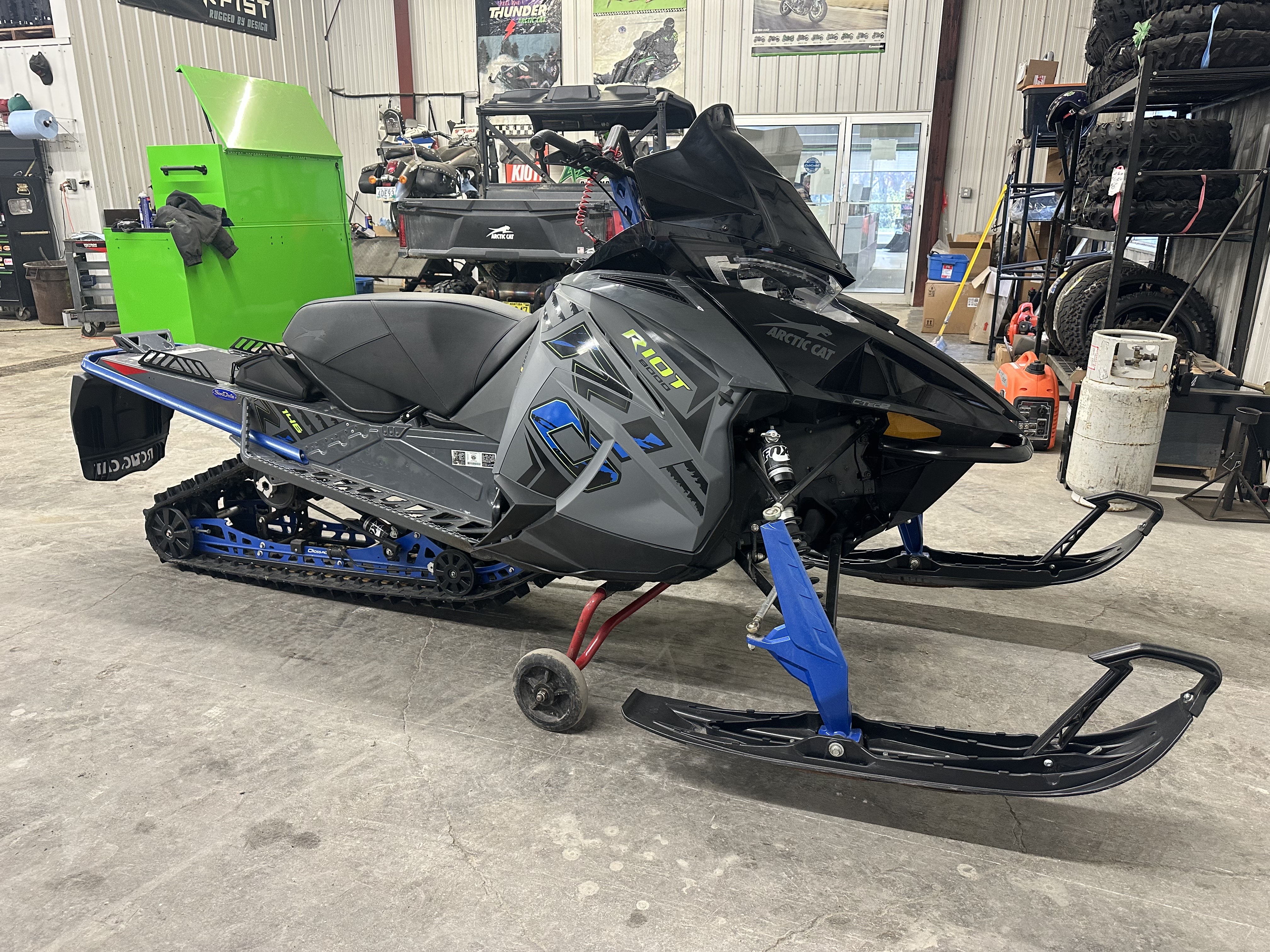 2020 Arctic Cat Riot 8000 146"/1.60" ES Charcoal/Electric Blue - Photo 2
