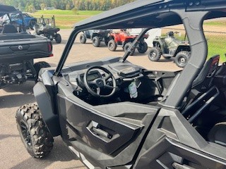 2025 Can-Am Commander MAX XT 1000R - Photo 3
