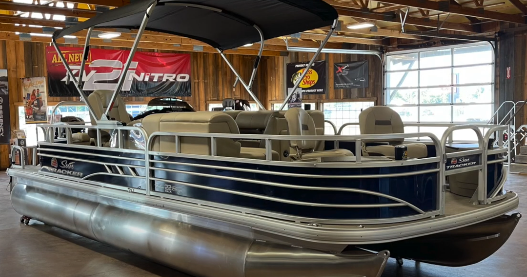 2023 Sun Tracker FISHIN BARGE 22 DLX - Photo 2