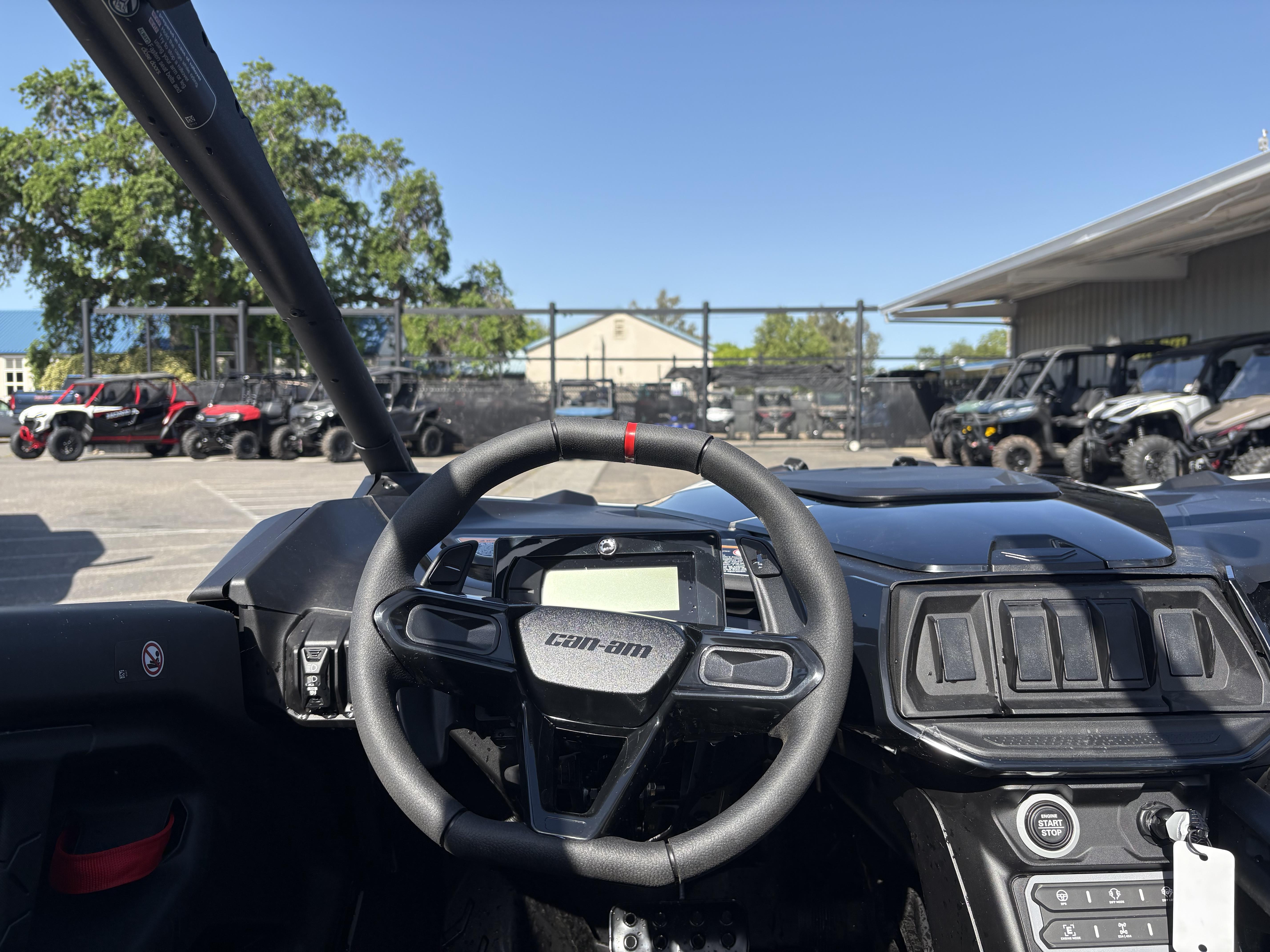 2025 Can-Am Maverick R Max - Photo 6