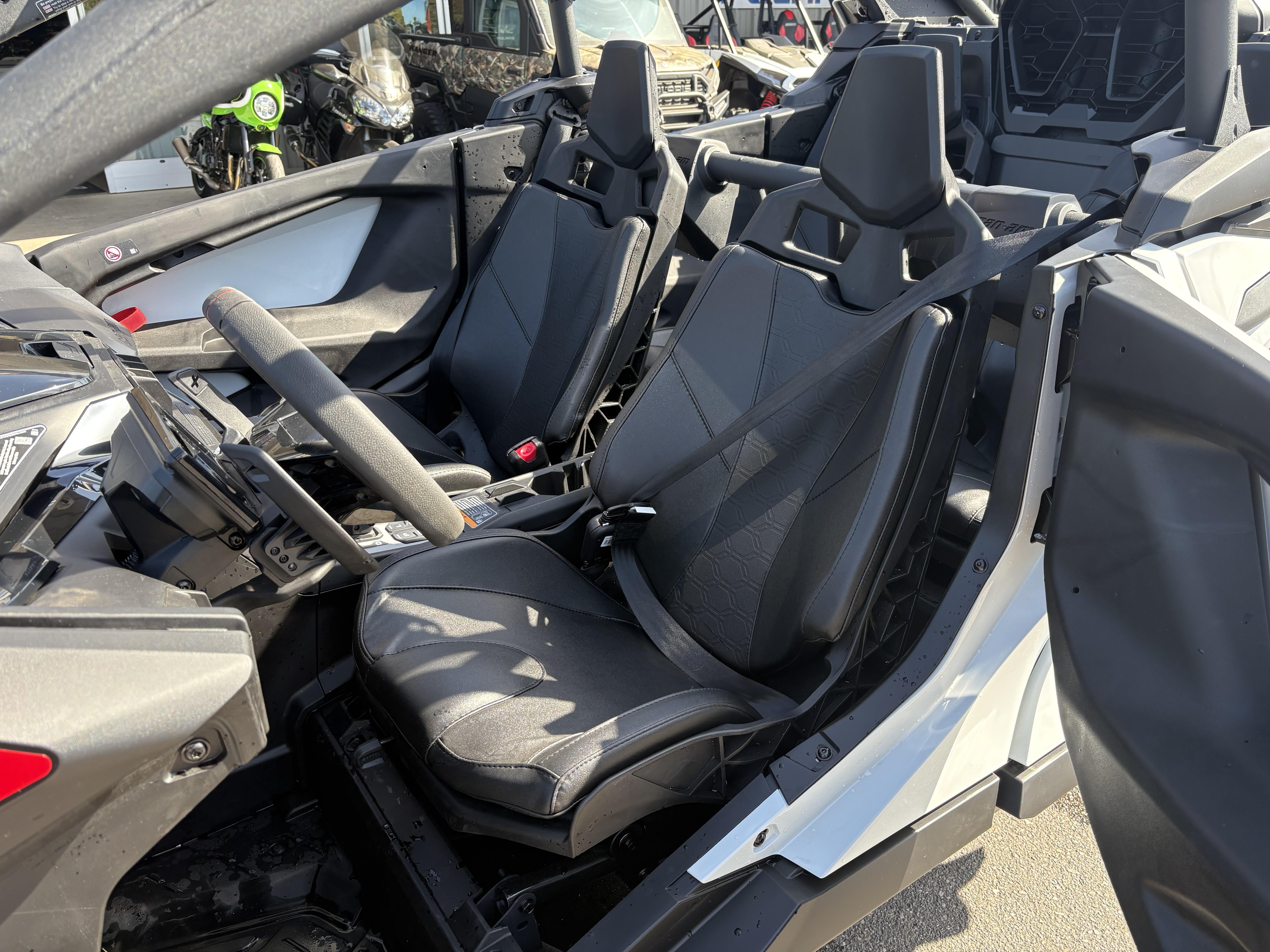 2025 Can-Am Maverick R Max - Photo 8