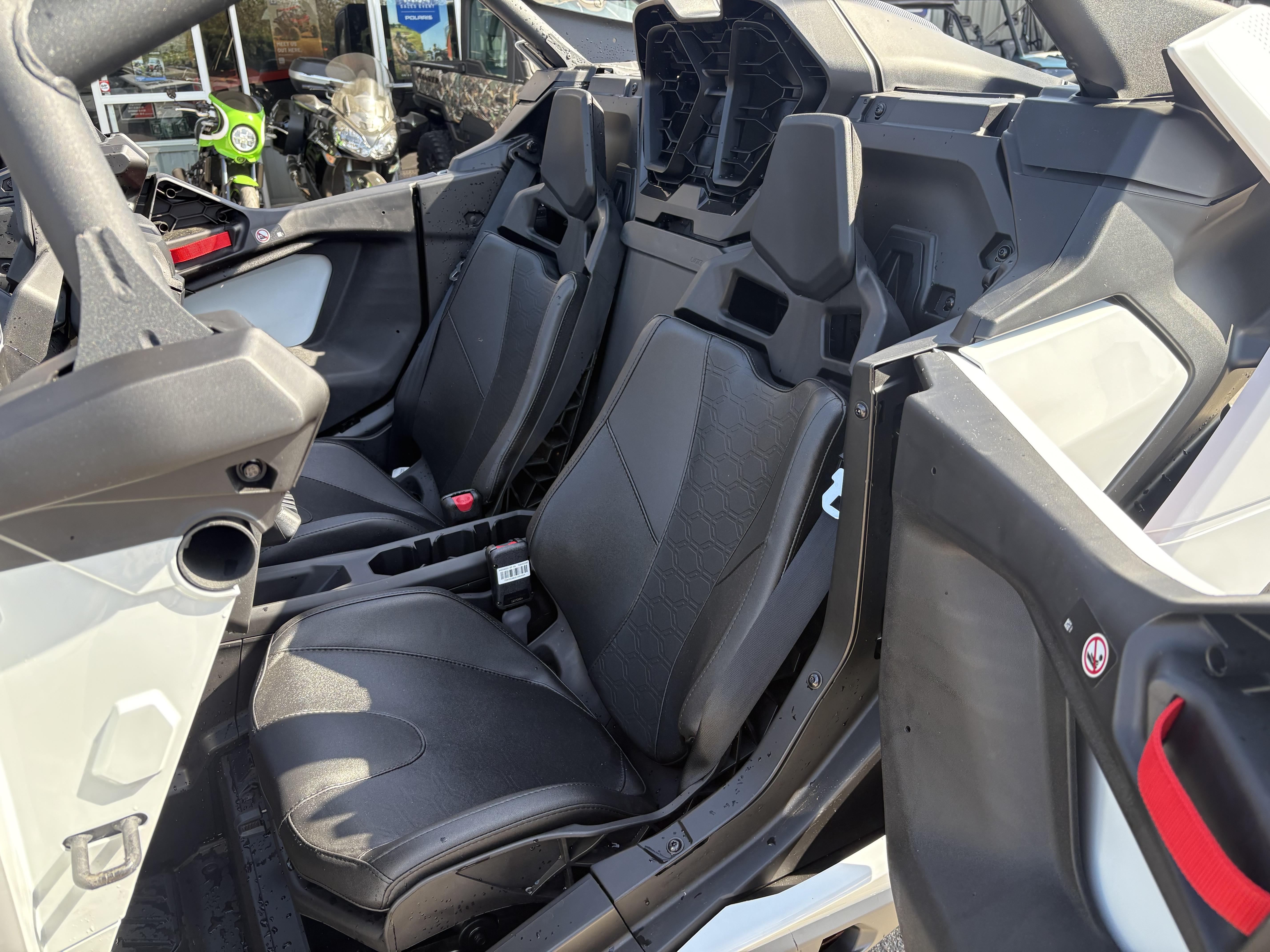 2025 Can-Am Maverick R Max - Photo 9