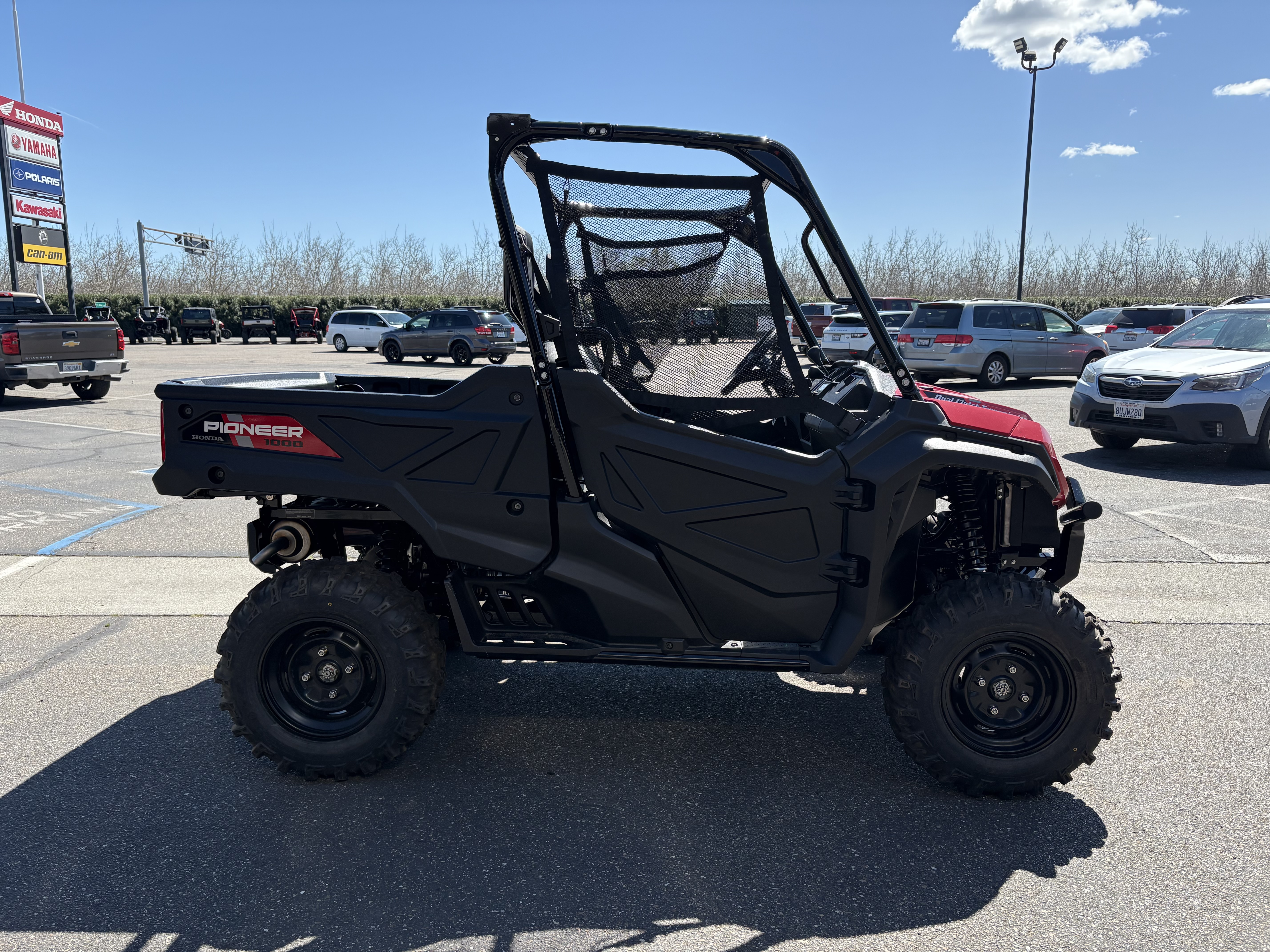 2025 Honda Pioneer 1000 - Photo 3