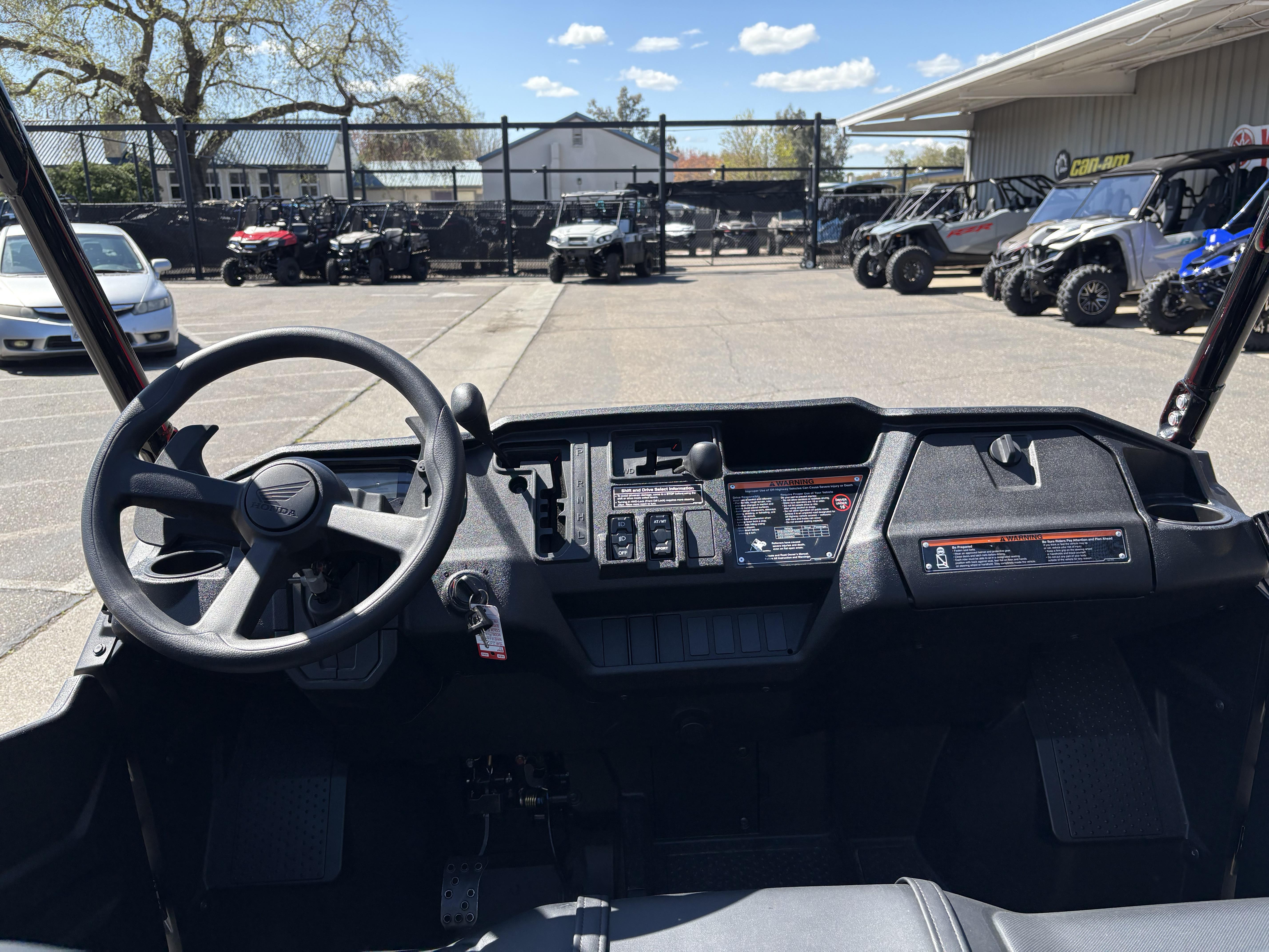 2025 Honda Pioneer 1000 - Photo 6