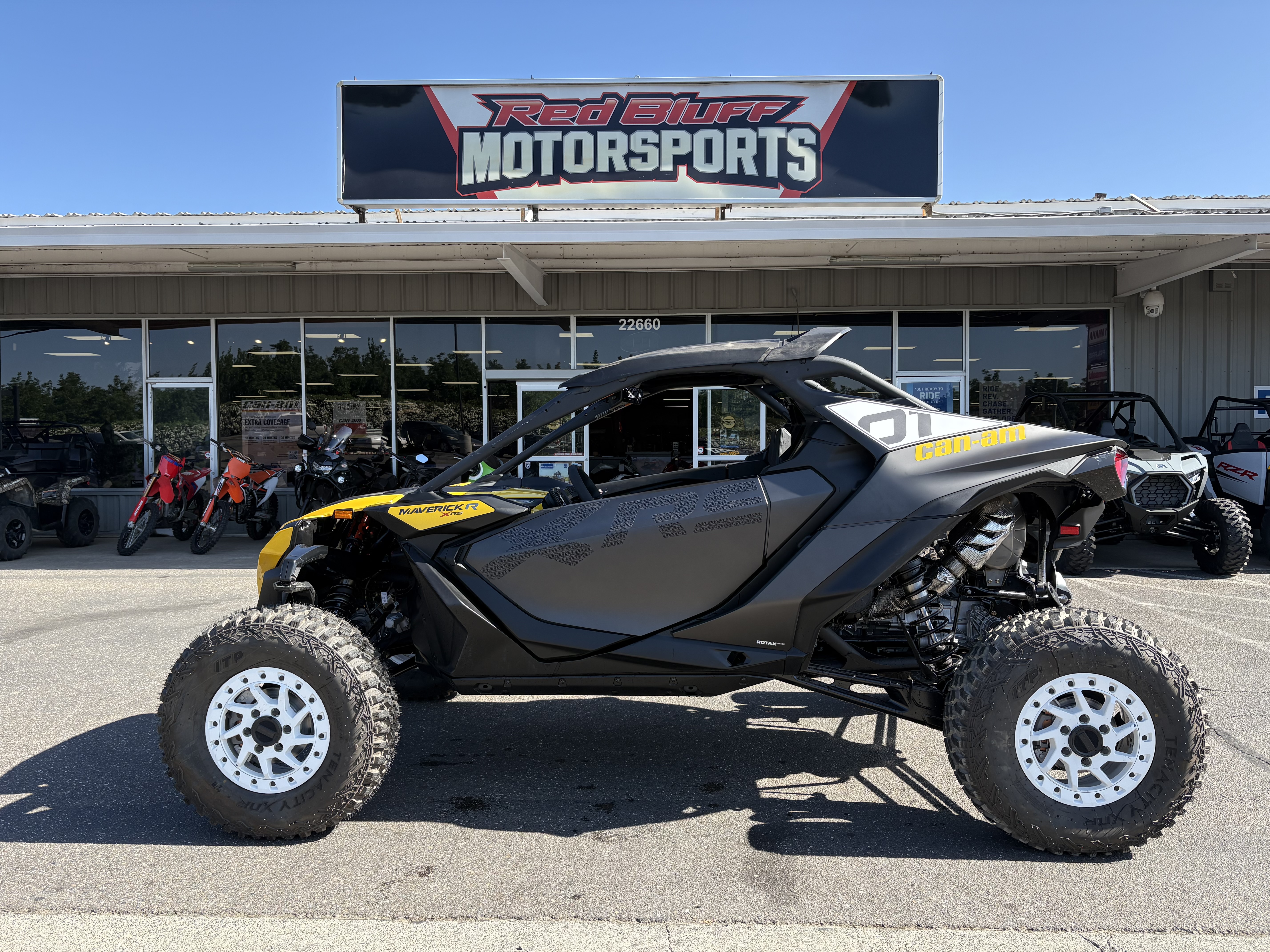 2025 Can-Am Maverick R X RS With Smart Shox