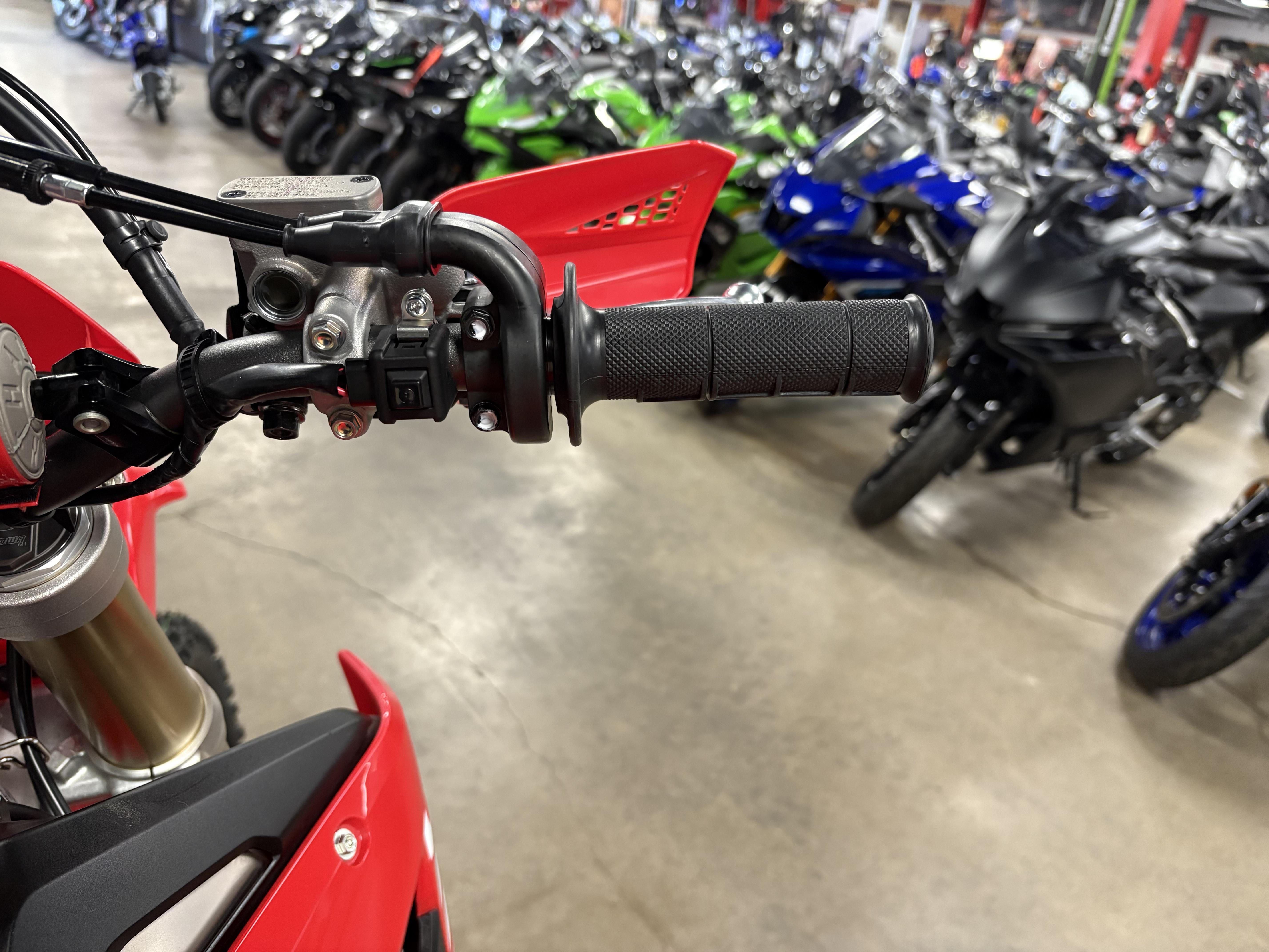 2025 Honda CRF 450X - Photo 8