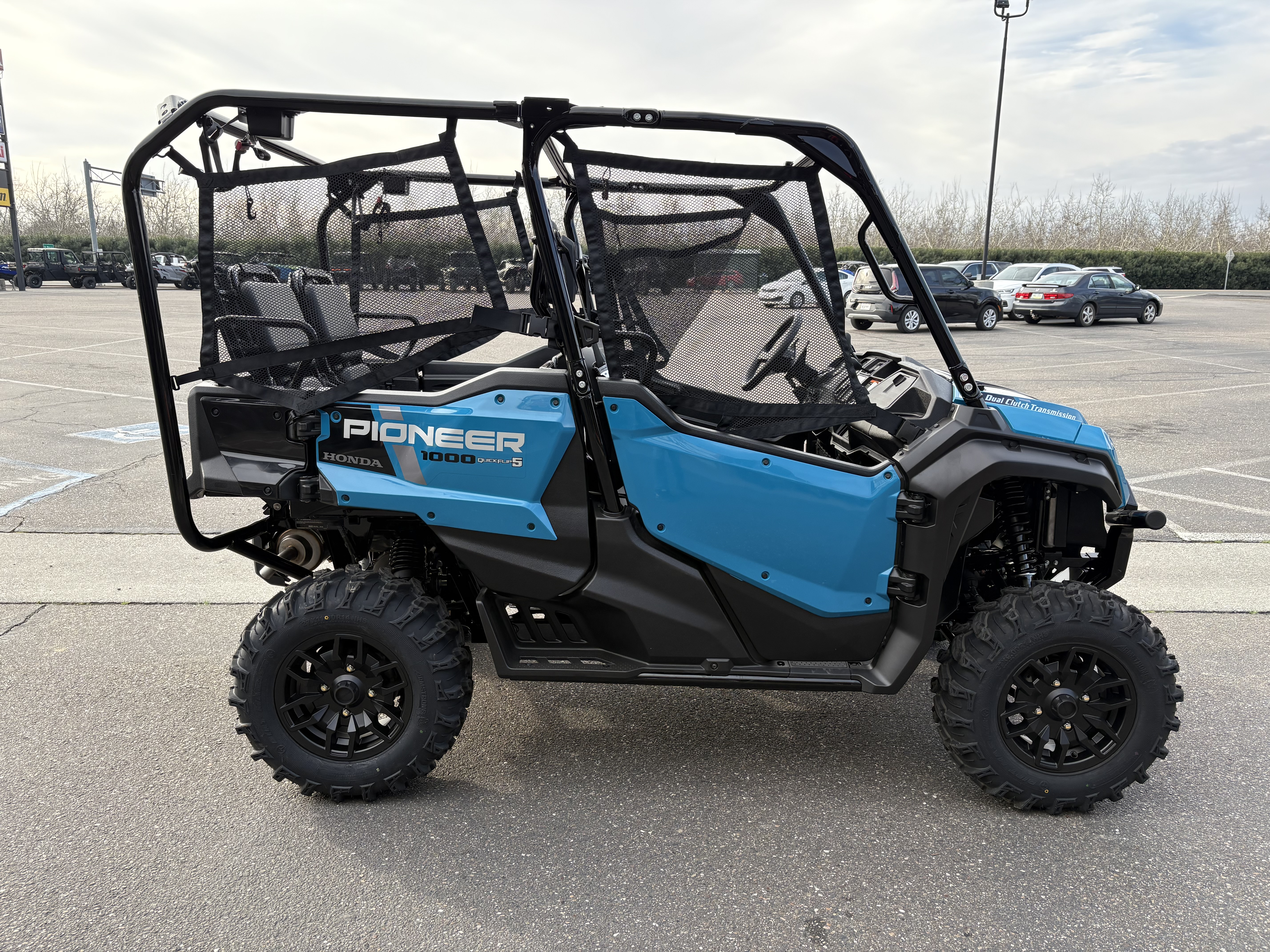 2025 Honda Pioneer 1000-5 Deluxe - Photo 3