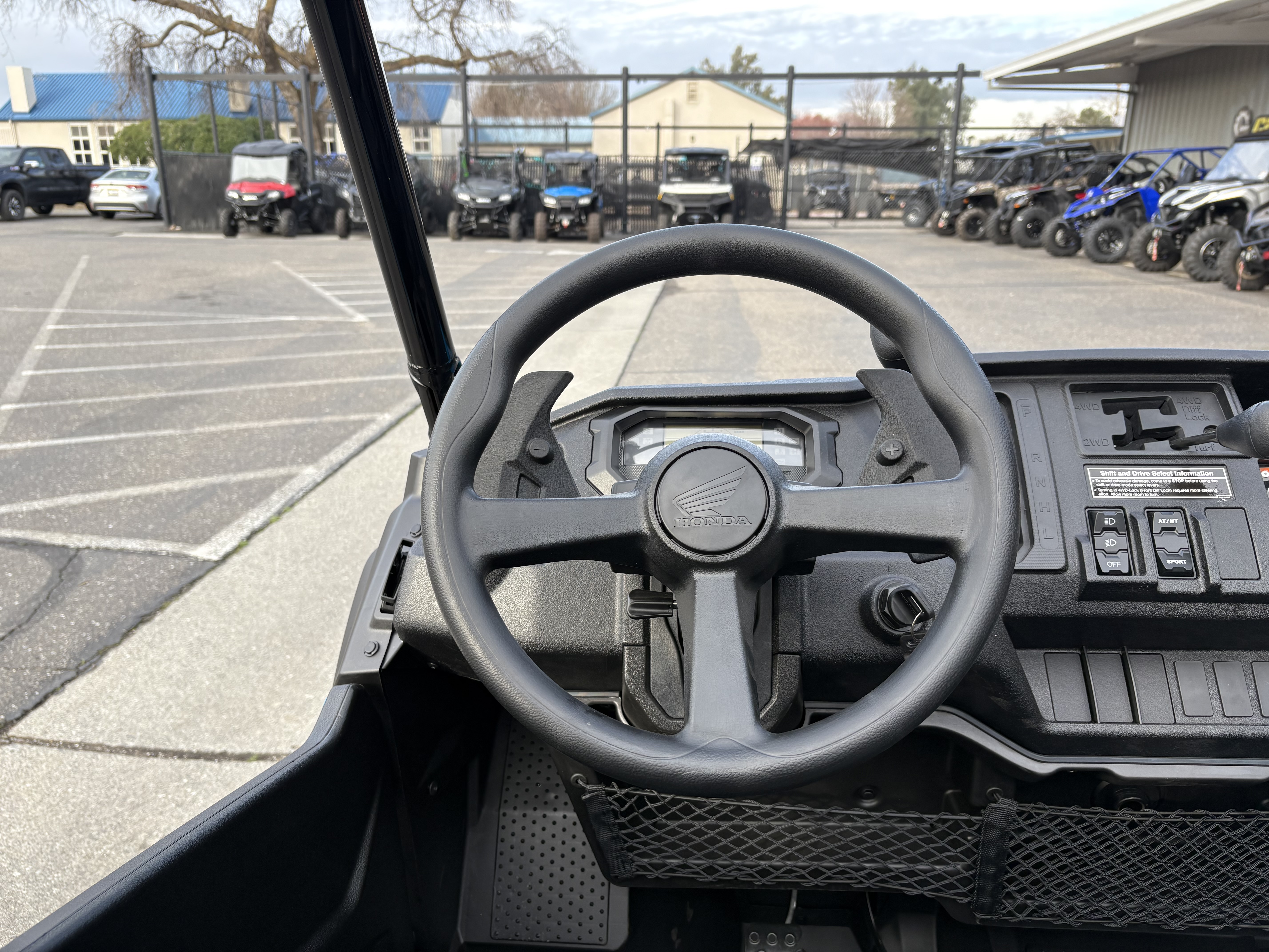 2025 Honda Pioneer 1000-5 Deluxe - Photo 6